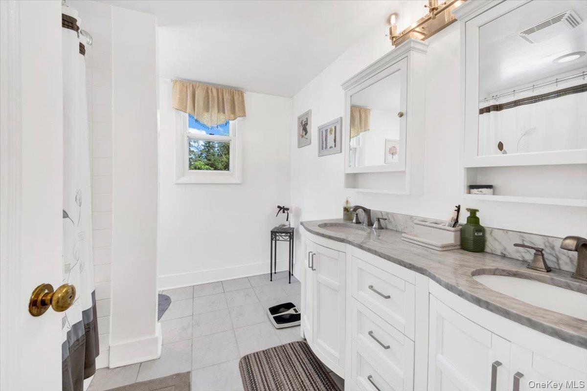 25 Evergreen Road, Putnam Valley, NY 10579