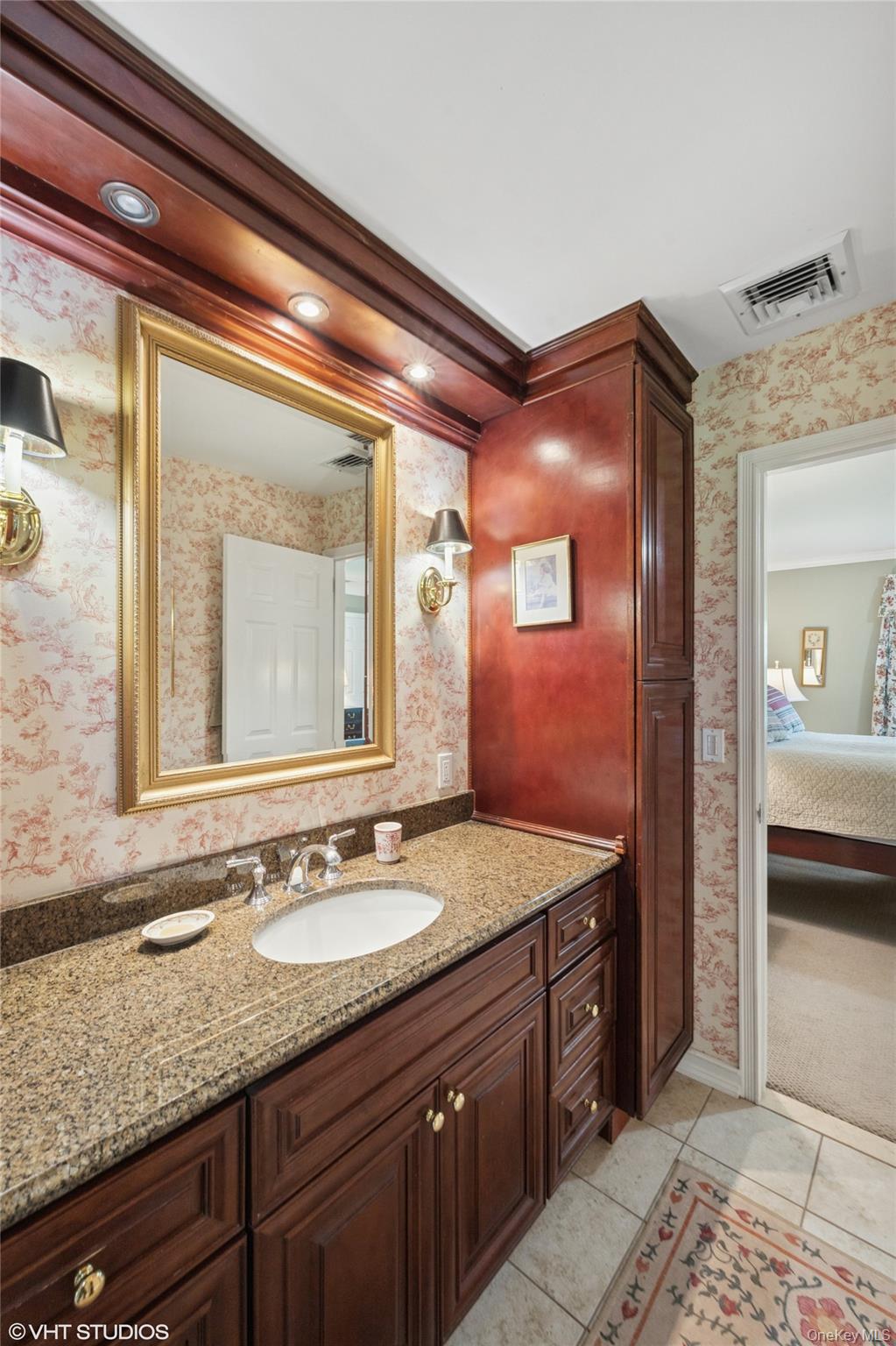 2 Hawk Drive, Lloyd Harbor, NY 11743