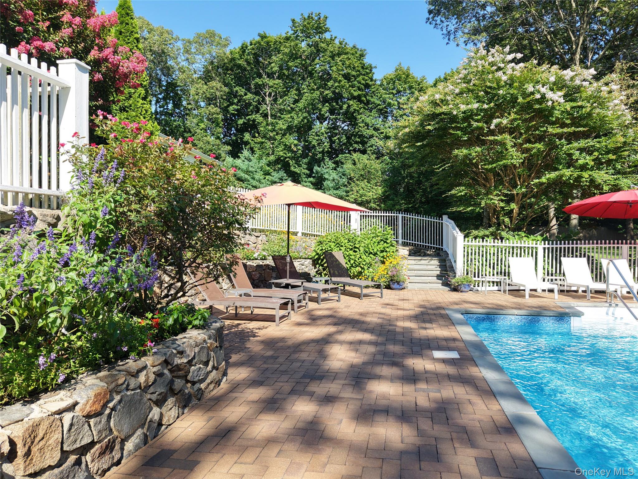 2 Hawk Drive, Lloyd Harbor, NY 11743