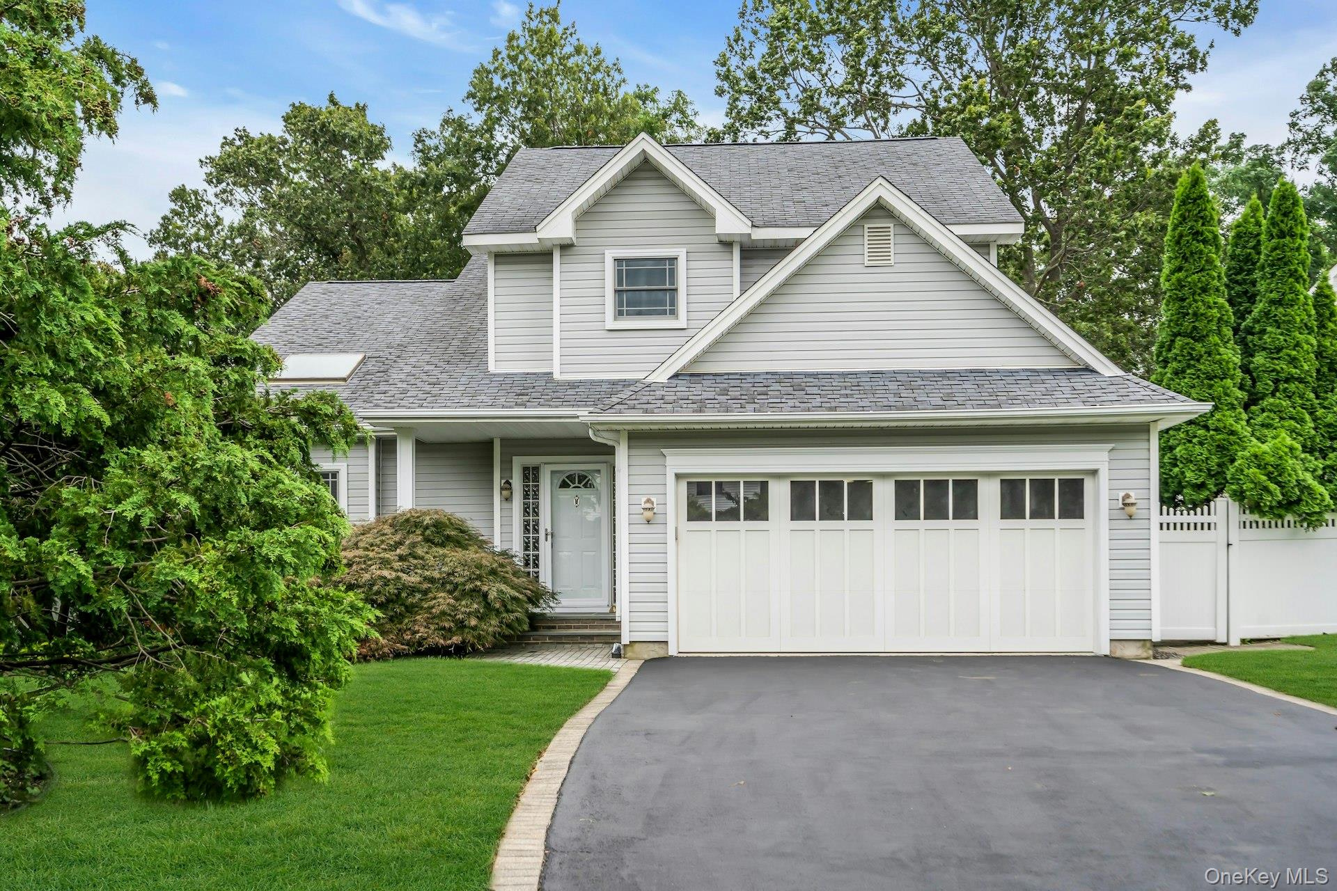 7 Silver Pond Circle, Commack, NY 11725