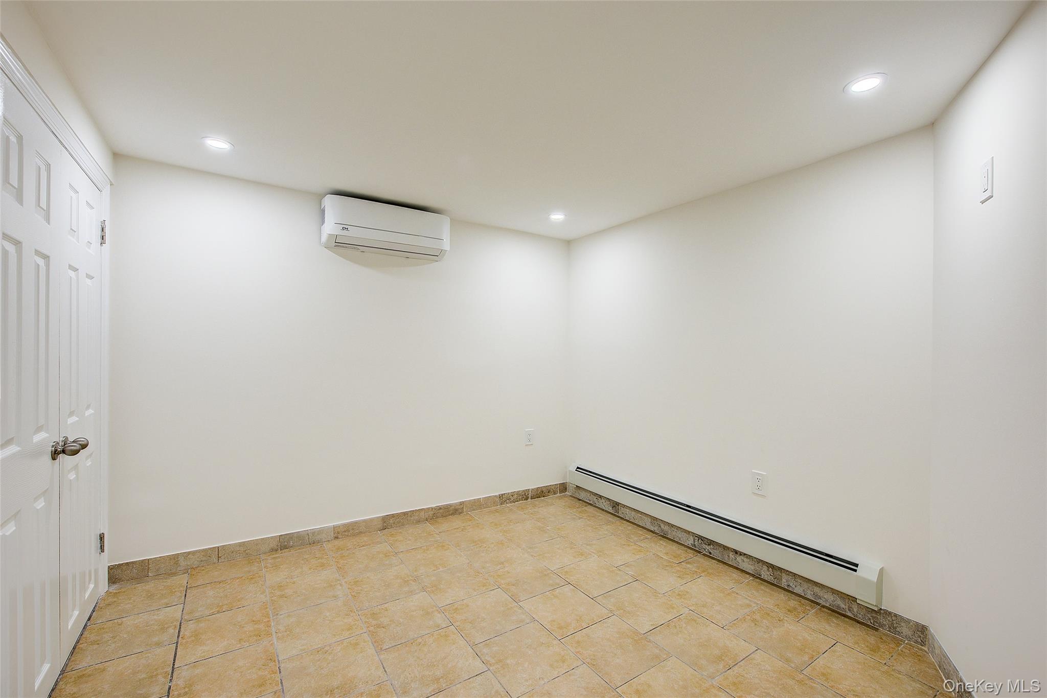 92-24 218 Street, Queens Village, NY 11428