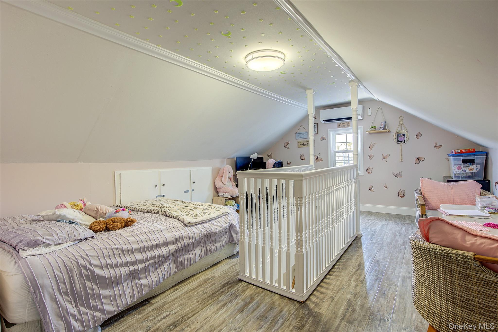 92-24 218 Street, Queens Village, NY 11428