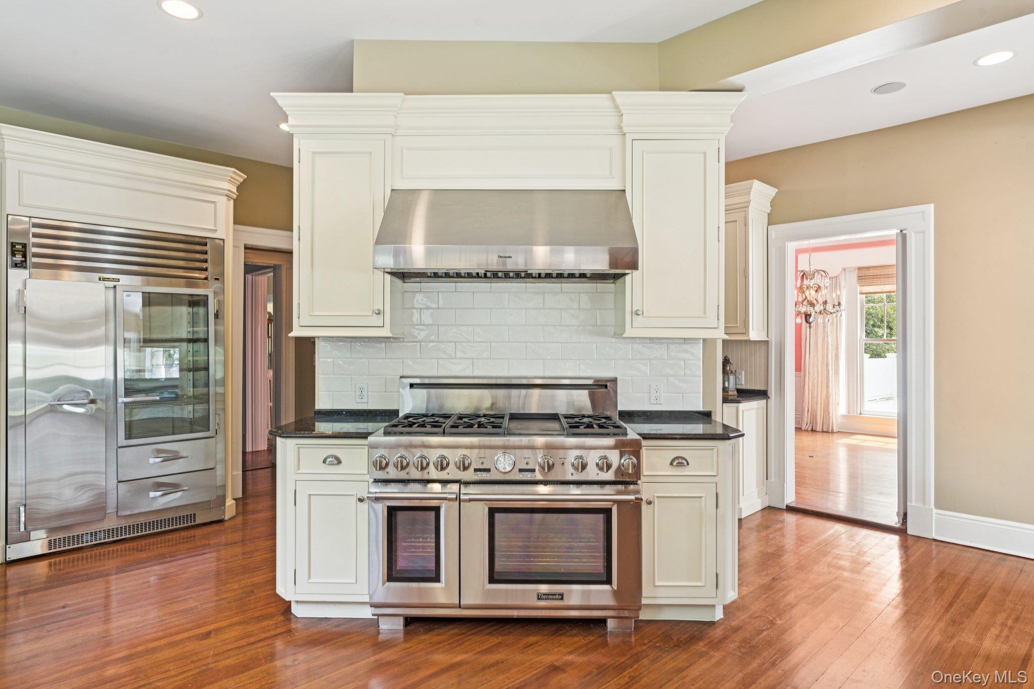 90 Thompson Avenue, Babylon, NY 11702