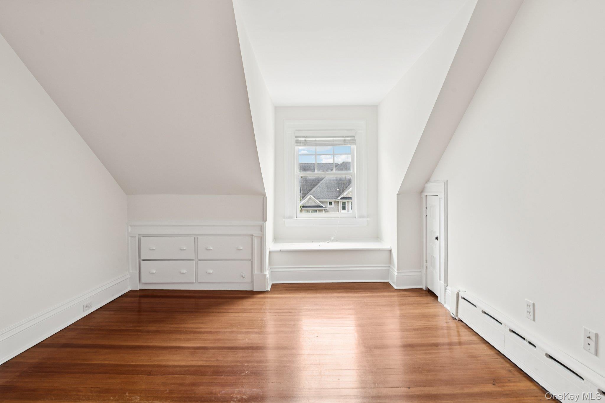 90 Thompson Avenue, Babylon, NY 11702