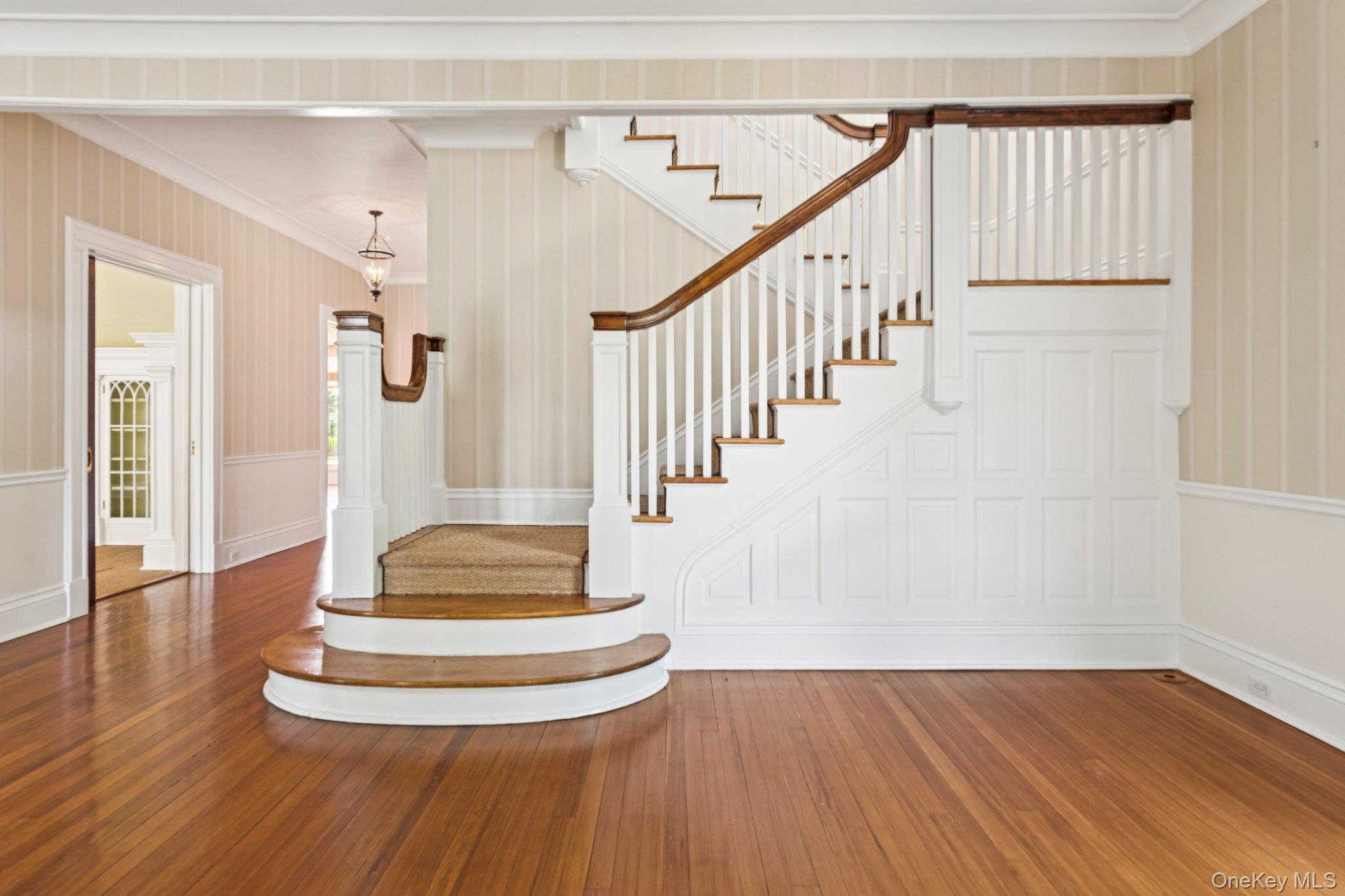 90 Thompson Avenue, Babylon, NY 11702