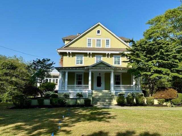 90 Thompson Avenue, Babylon, NY 11702