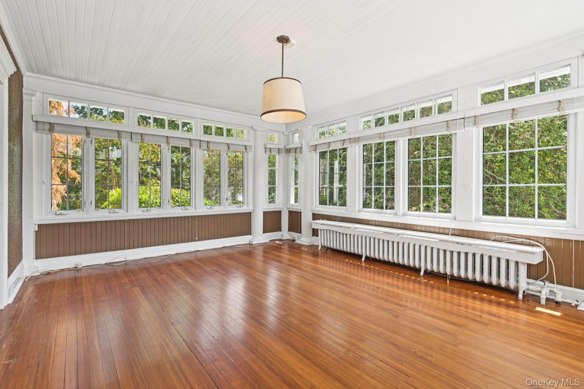 90 Thompson Avenue, Babylon, NY 11702