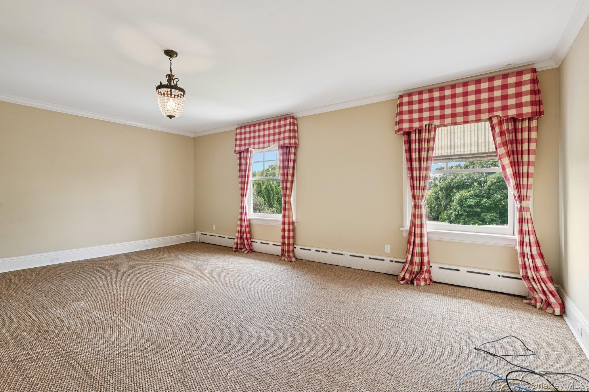 90 Thompson Avenue, Babylon, NY 11702