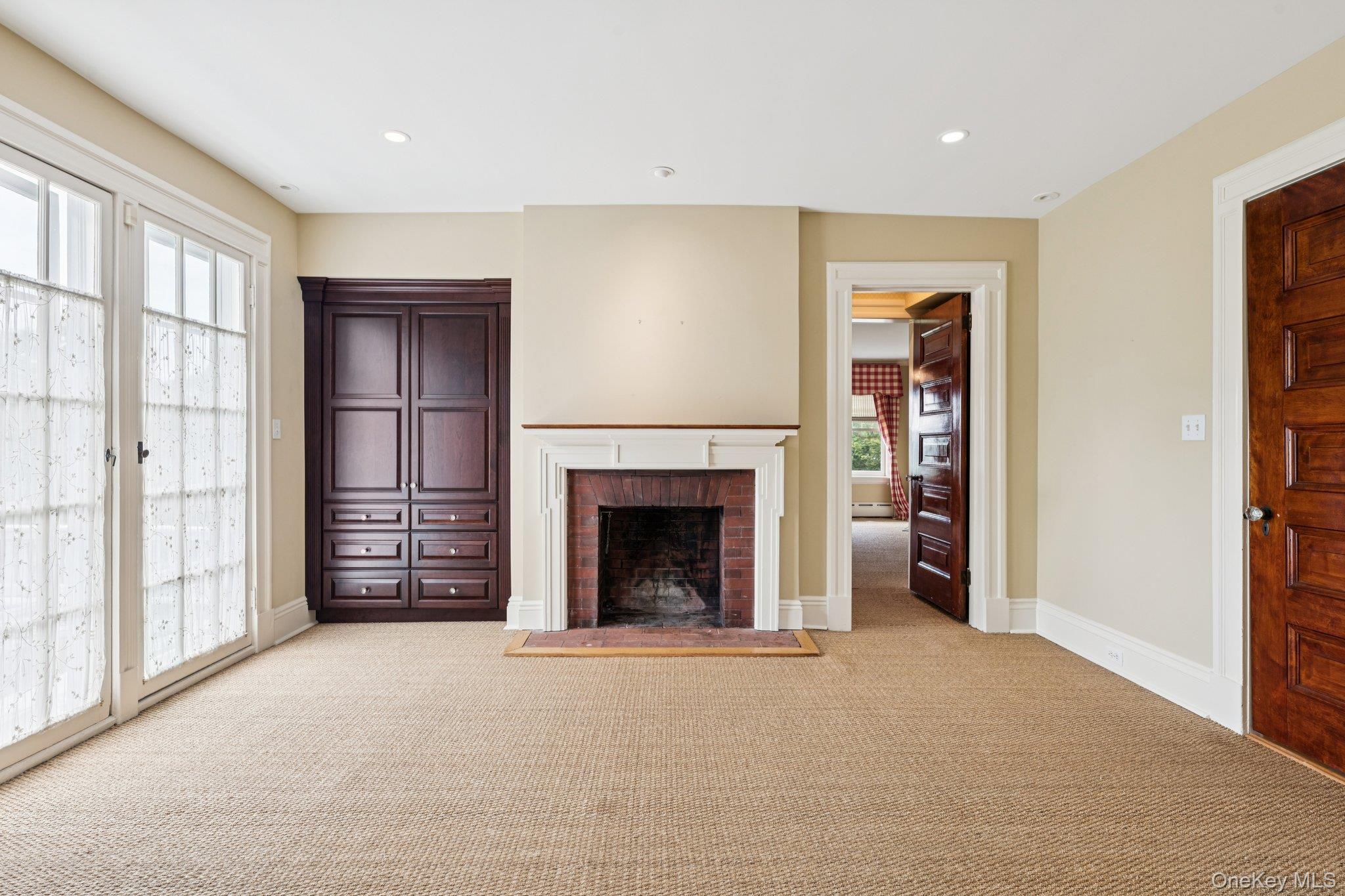 90 Thompson Avenue, Babylon, NY 11702