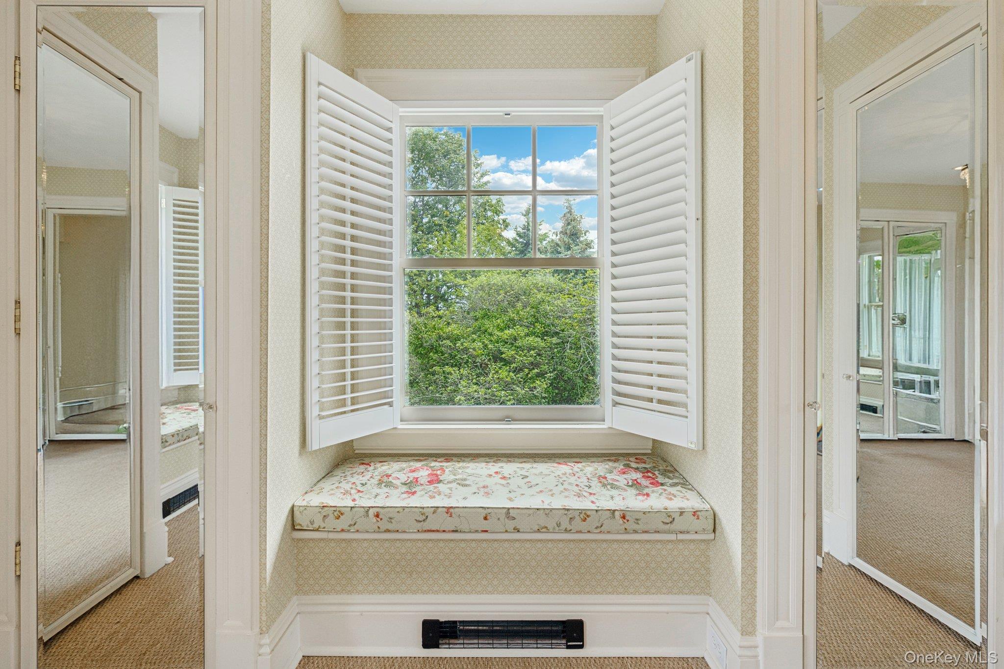 90 Thompson Avenue, Babylon, NY 11702