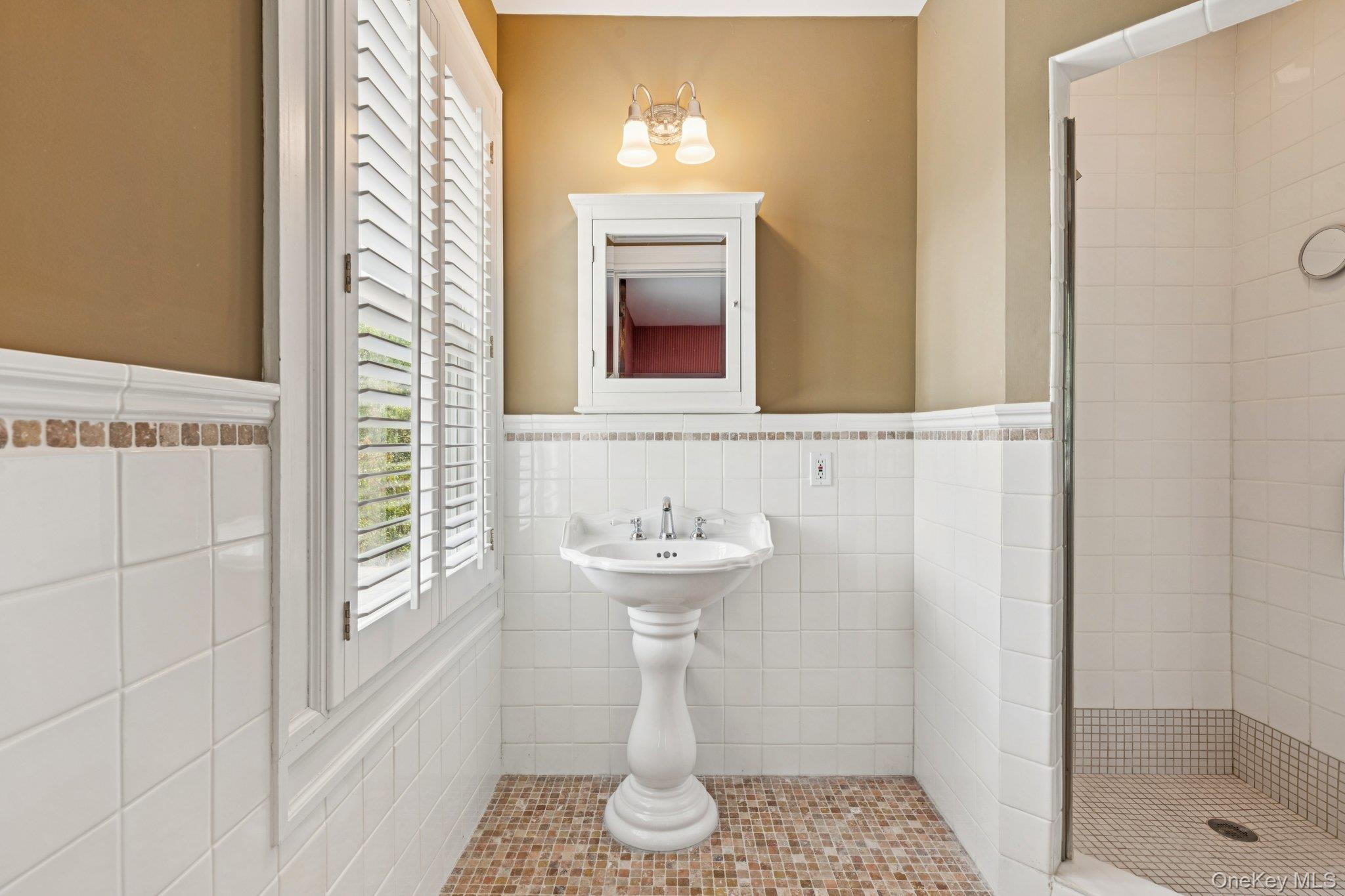 90 Thompson Avenue, Babylon, NY 11702