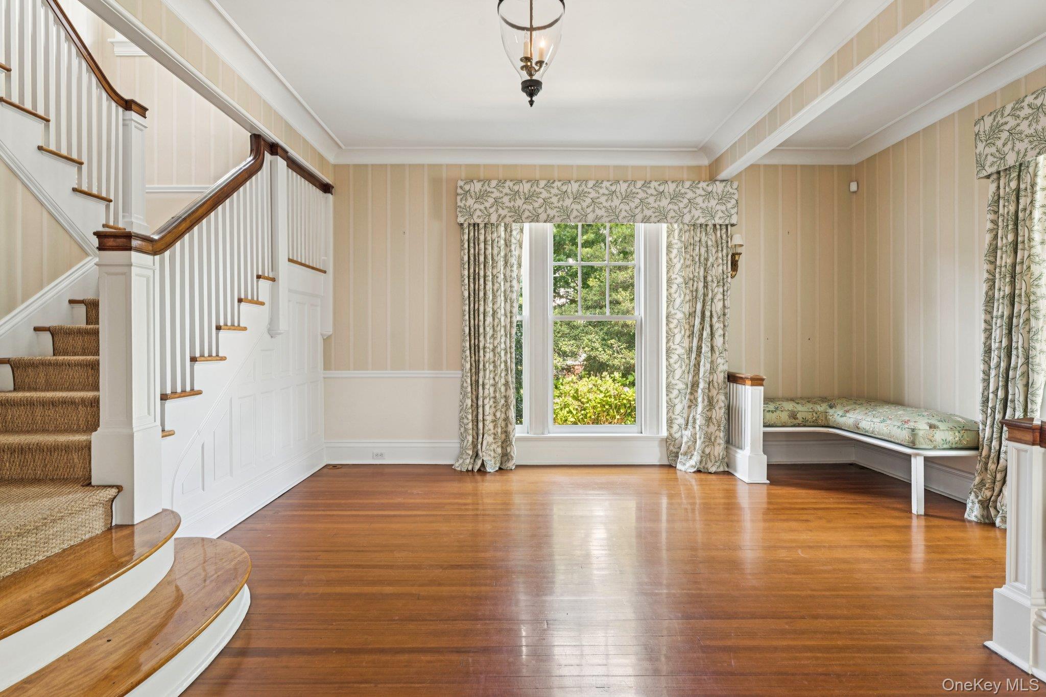 90 Thompson Avenue, Babylon, NY 11702