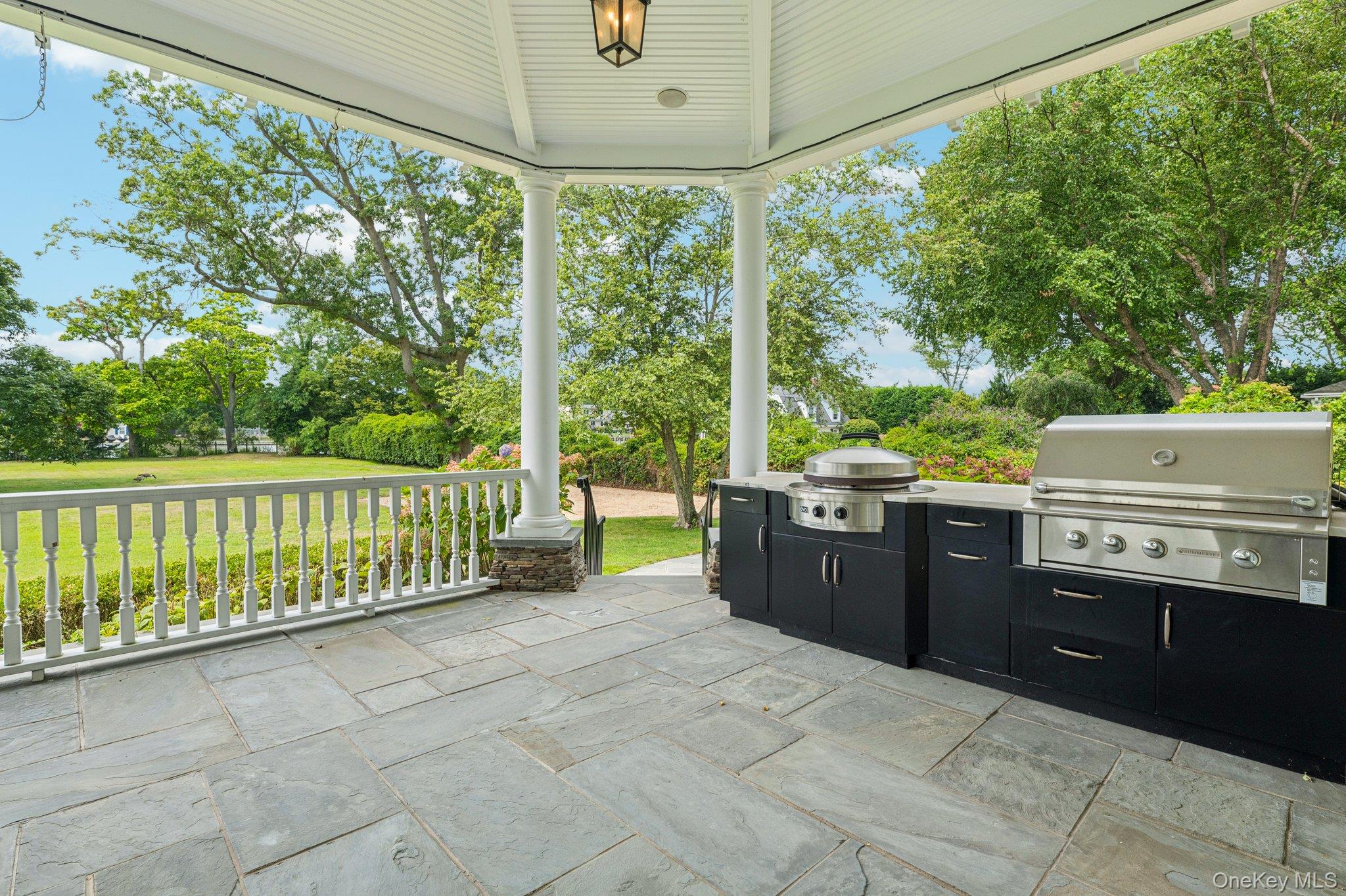 90 Thompson Avenue, Babylon, NY 11702