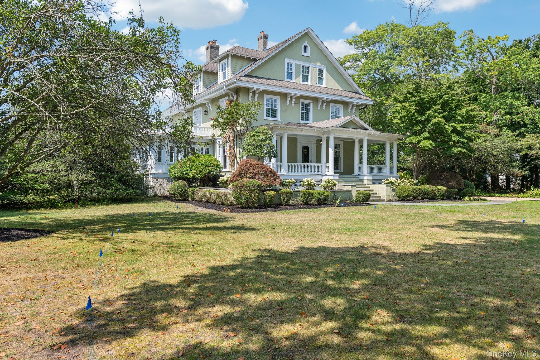 90 Thompson Avenue, Babylon, NY 11702