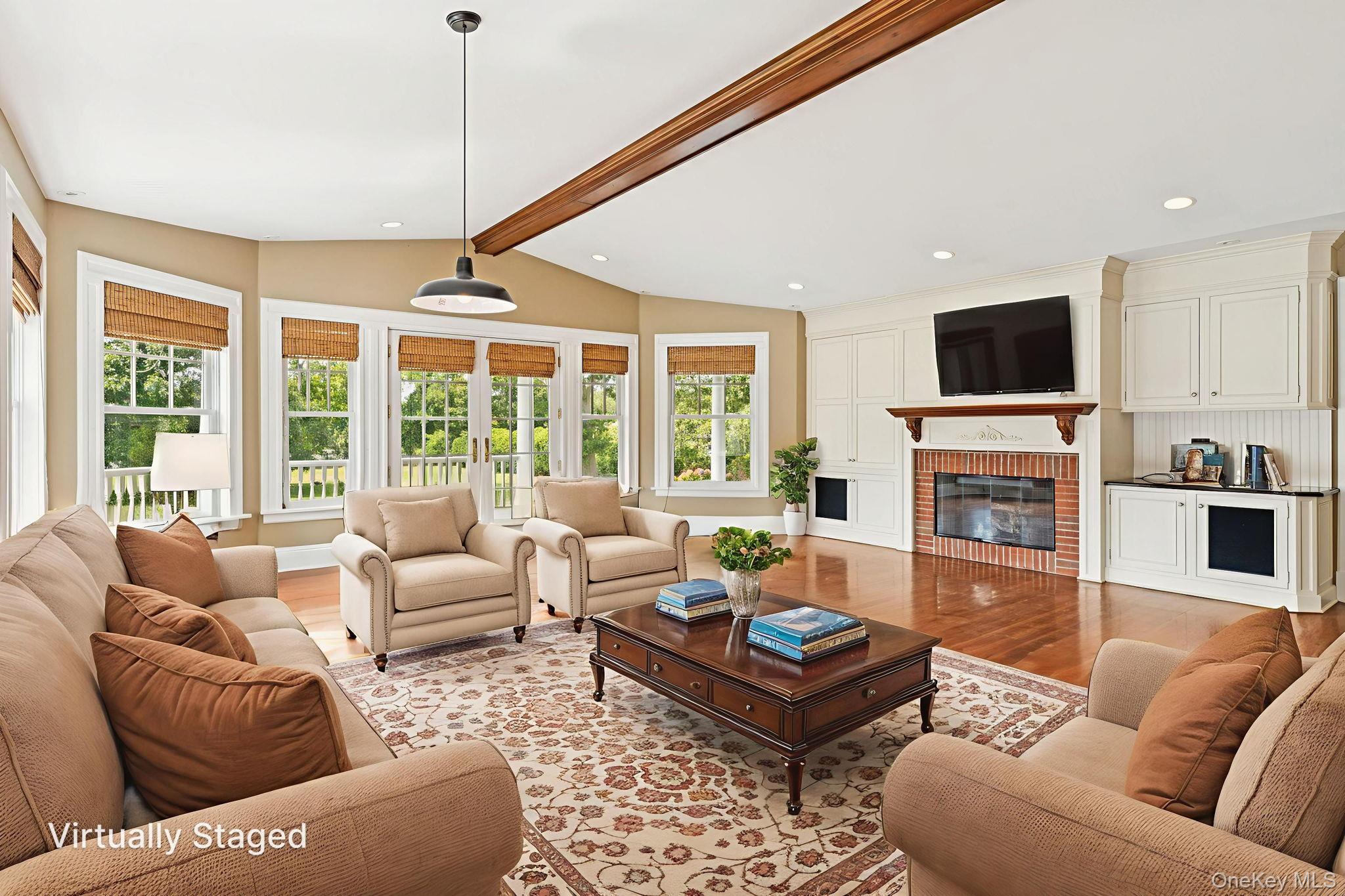 90 Thompson Avenue, Babylon, NY 11702