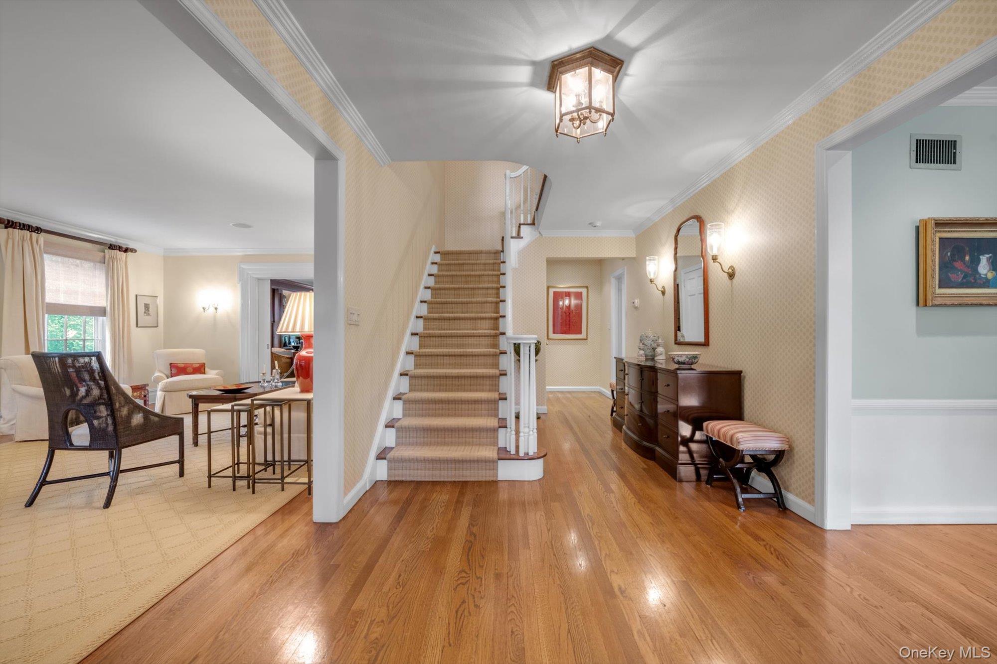 215 melbourne Road, Great Neck, NY 11021