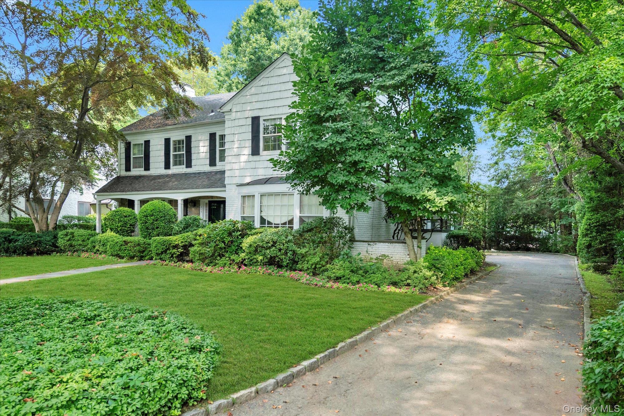 215 melbourne Road, Great Neck, NY 11021