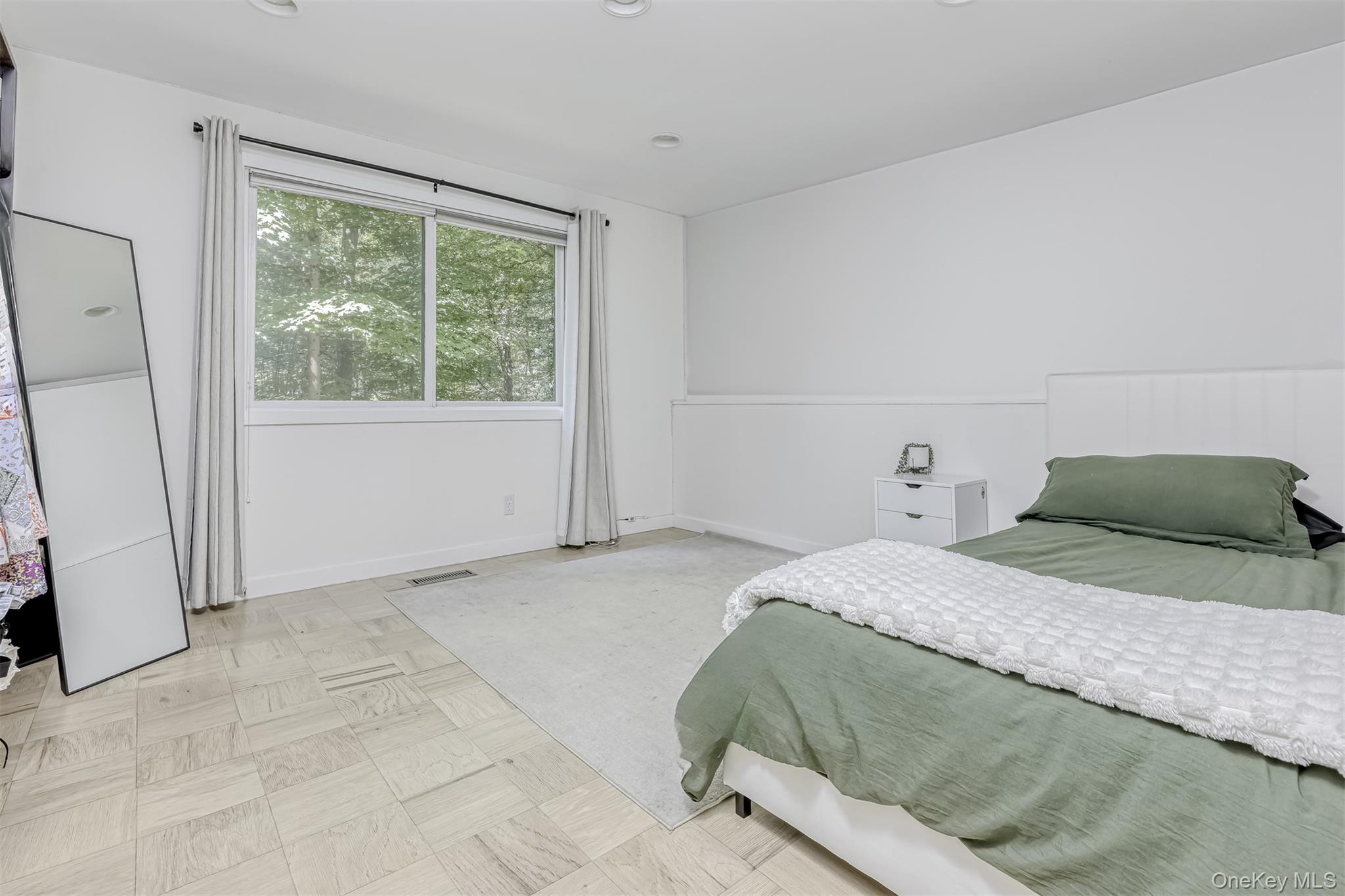 8 Beaver Hollow Lane, Airmont, NY 10952