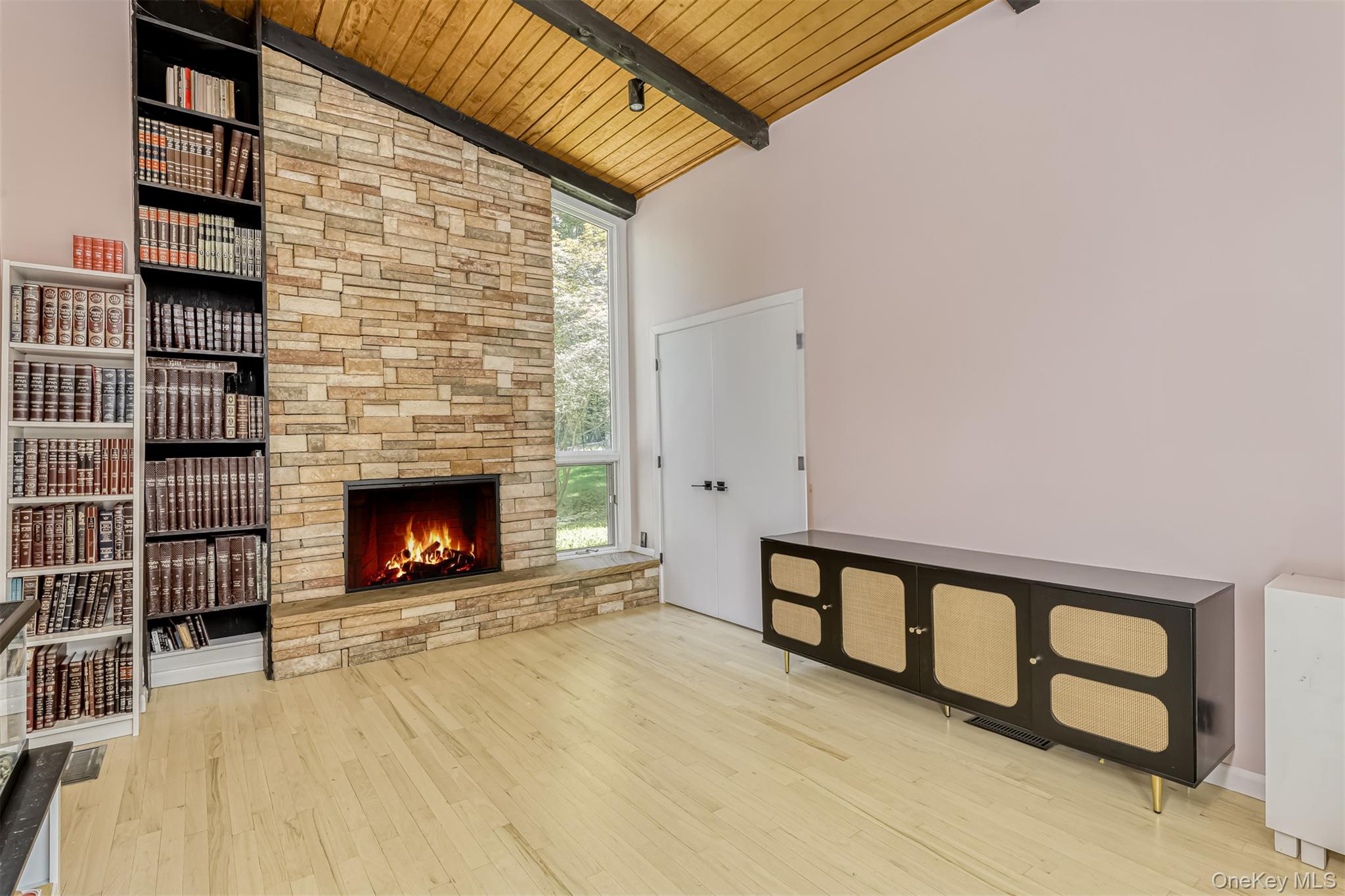 8 Beaver Hollow Lane, Airmont, NY 10952