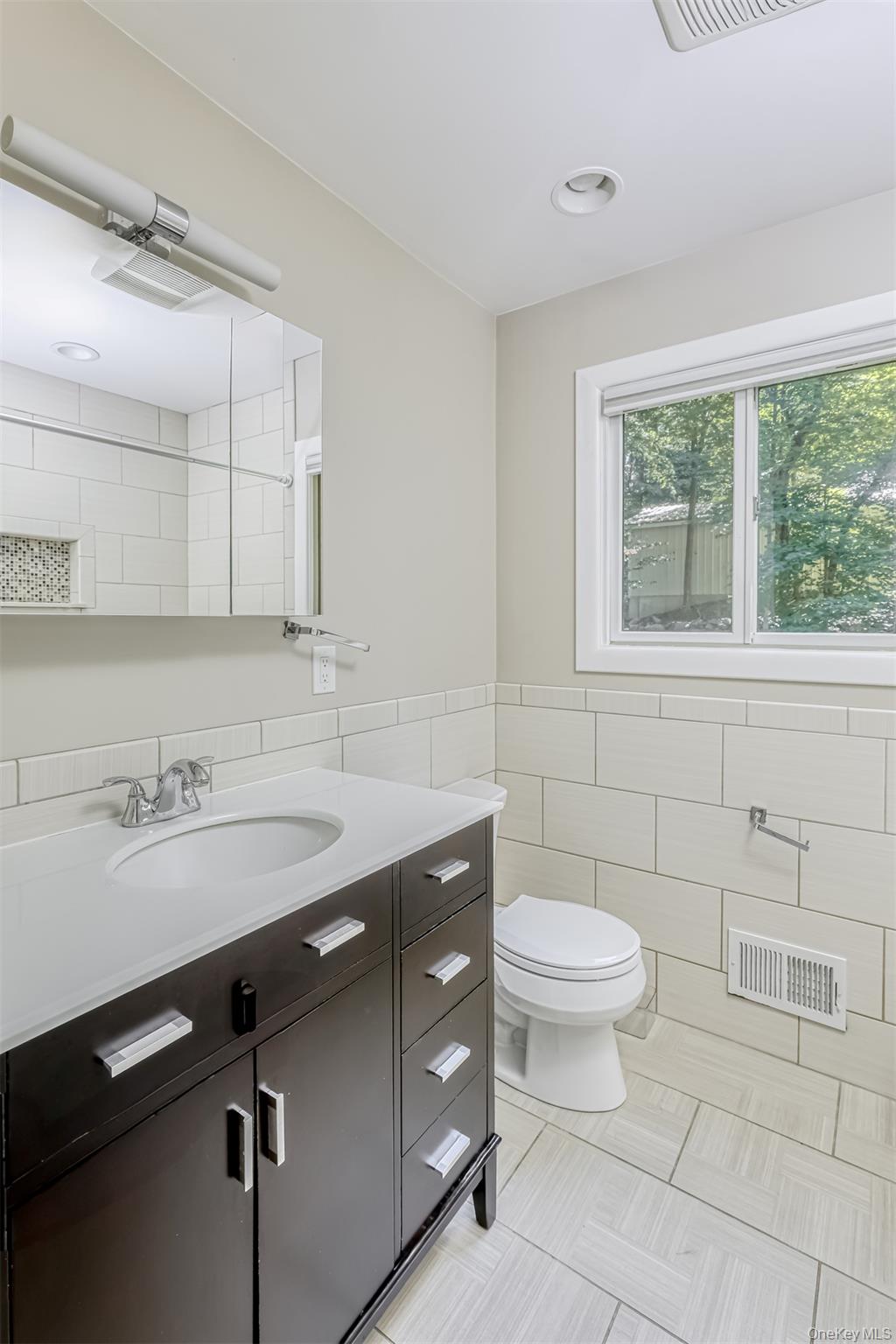 8 Beaver Hollow Lane, Airmont, NY 10952