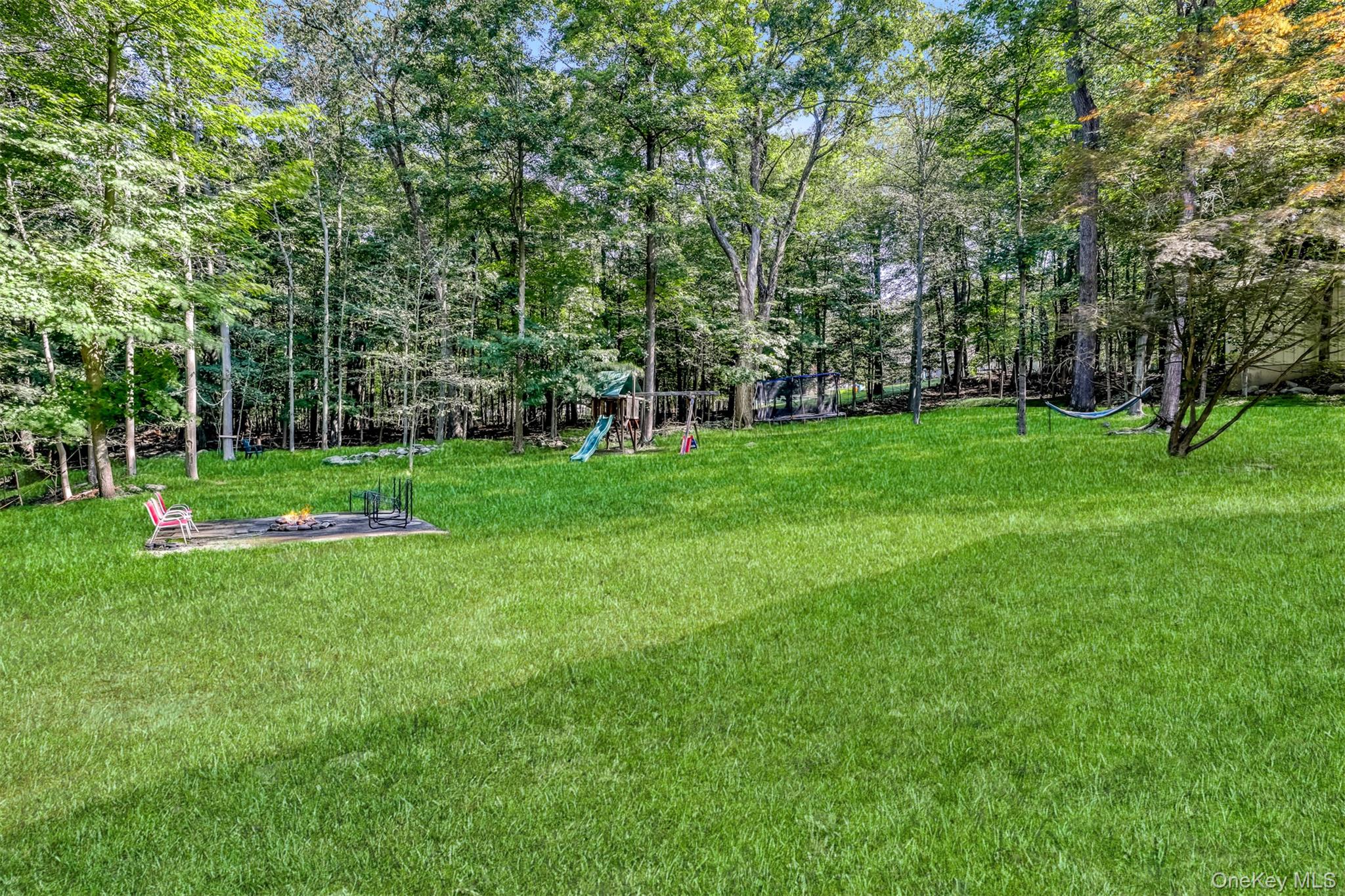 8 Beaver Hollow Lane, Airmont, NY 10952