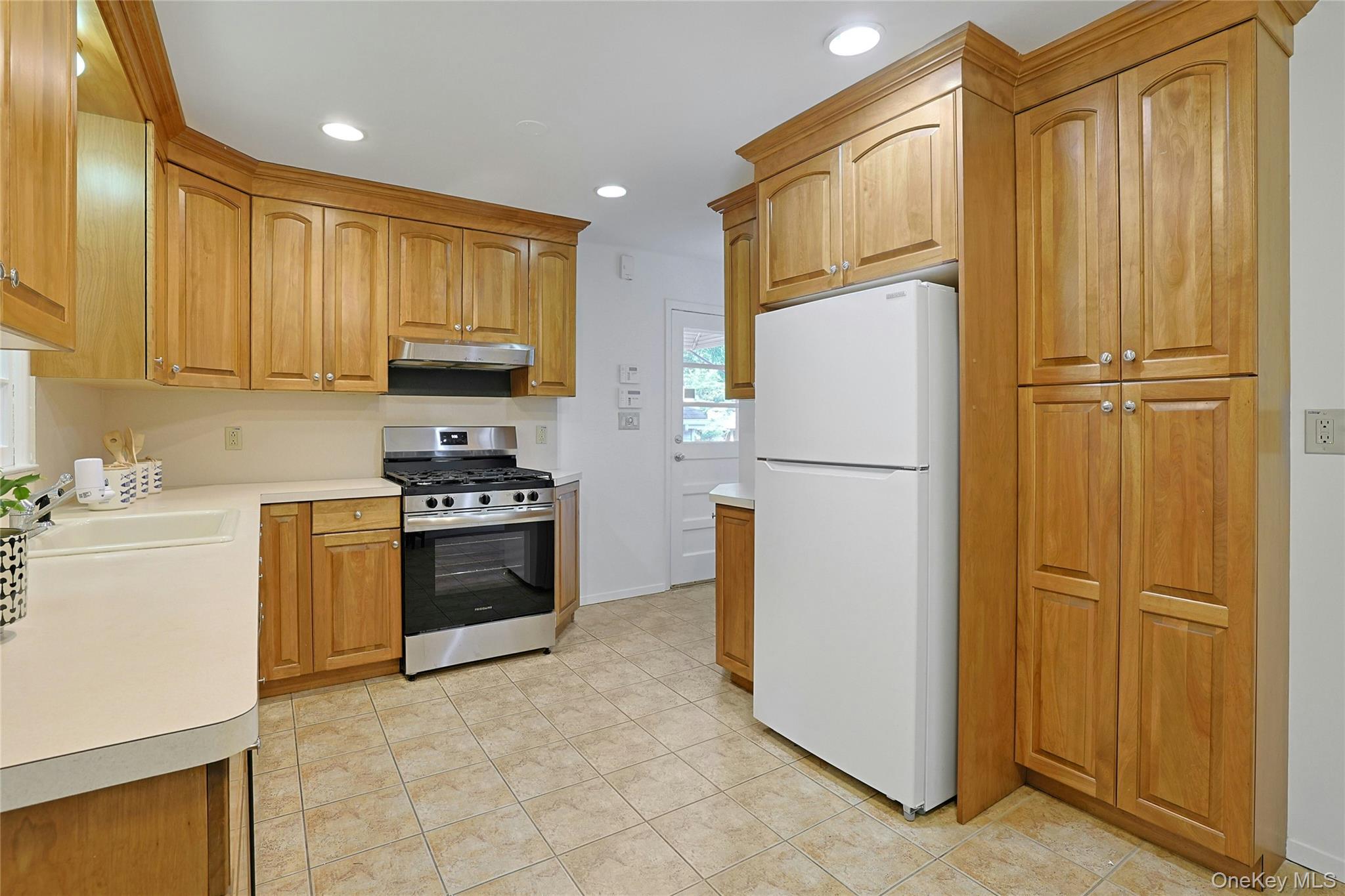 60 Van Buren Street, Pearl River, NY 10965