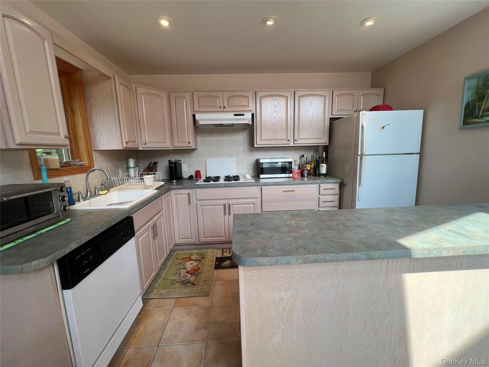 125 Woods Road, Barryville, NY 12719