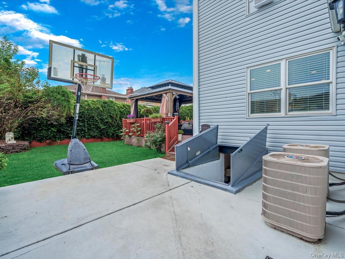 151 Atlantic Avenue, Carle Place, NY 11514