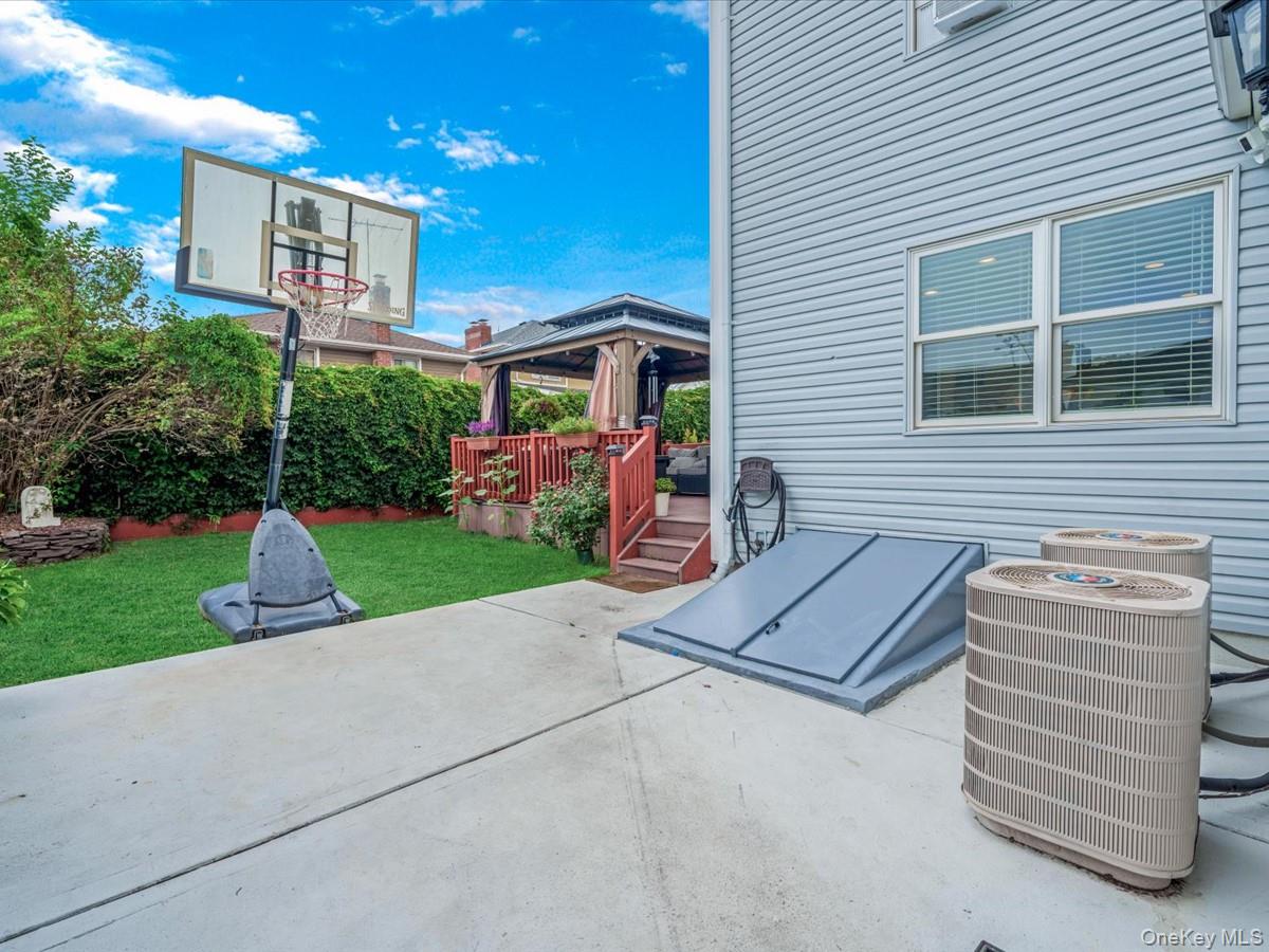 151 Atlantic Avenue, Carle Place, NY 11514