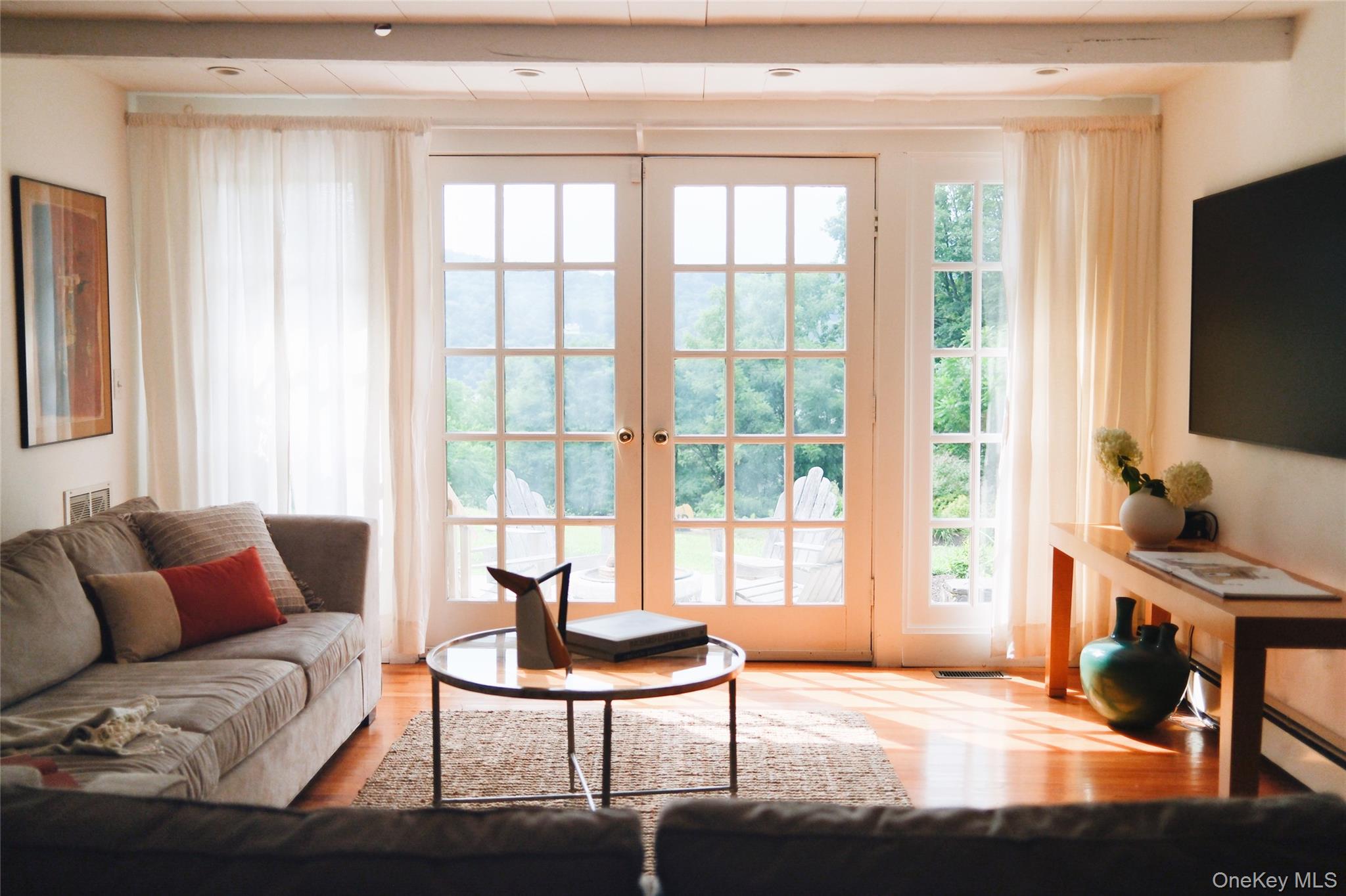 26 CURRY Lane, Hyde Park, NY 12538