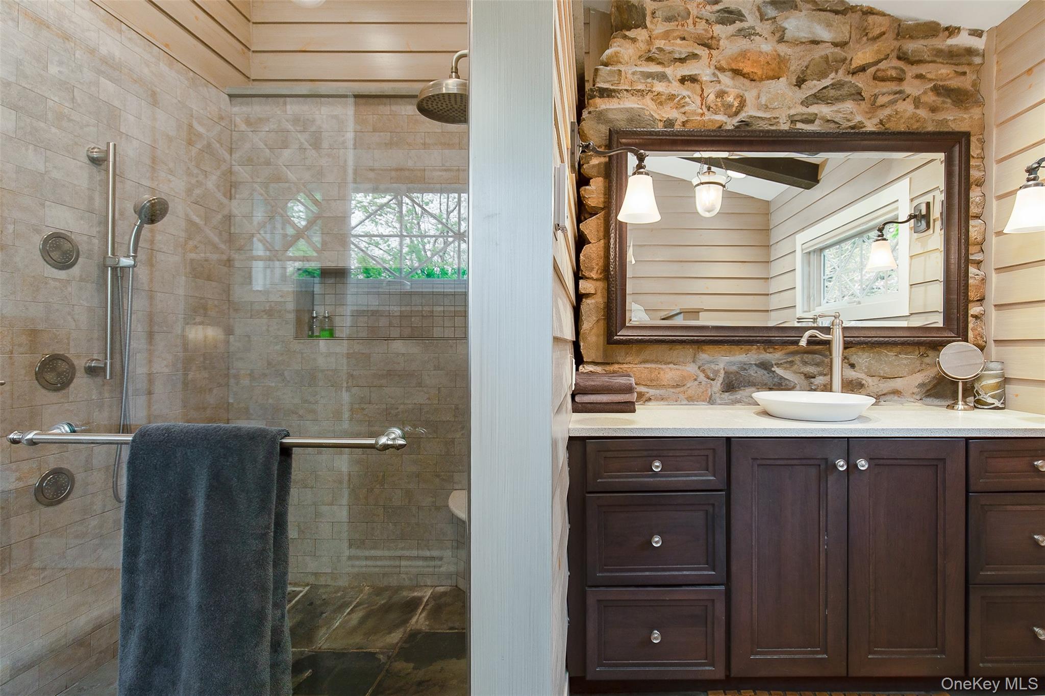 26 CURRY Lane, Hyde Park, NY 12538