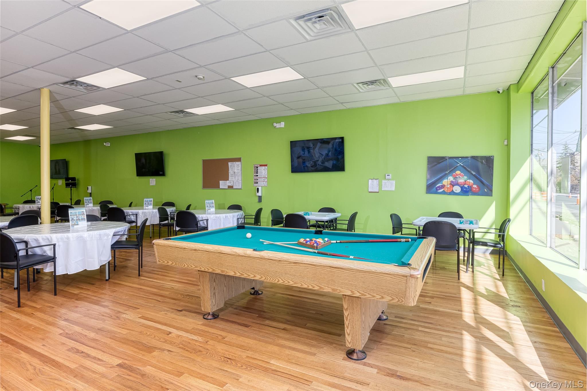 27 Post Avenue, Westbury, NY 11590