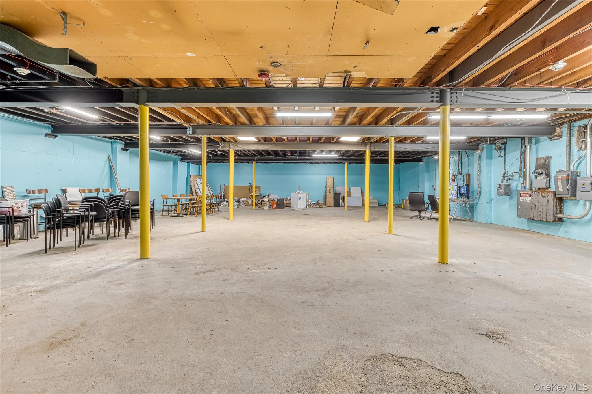 27 Post Avenue, Westbury, NY 11590