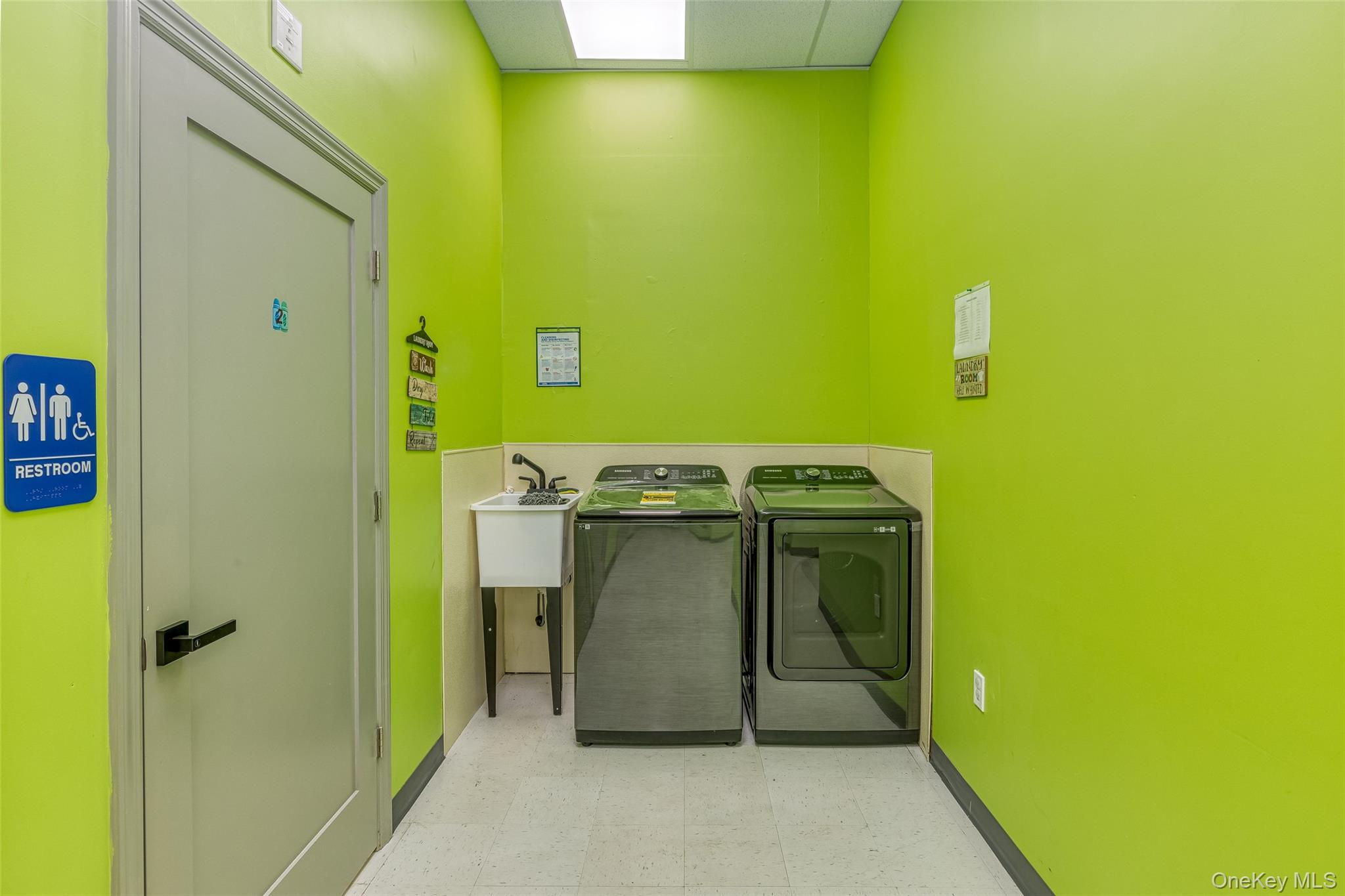 27 Post Avenue, Westbury, NY 11590