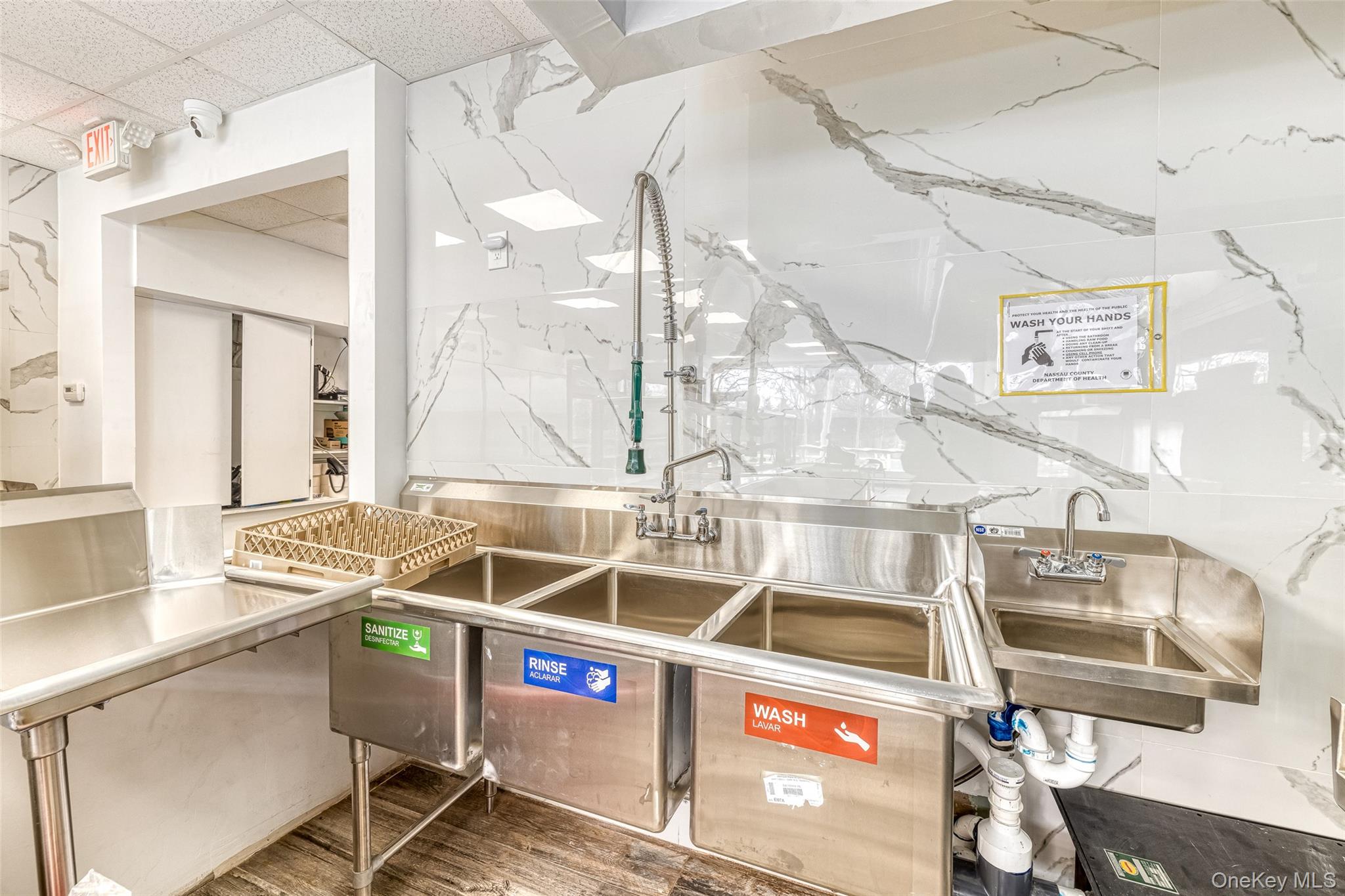 27 Post Avenue, Westbury, NY 11590