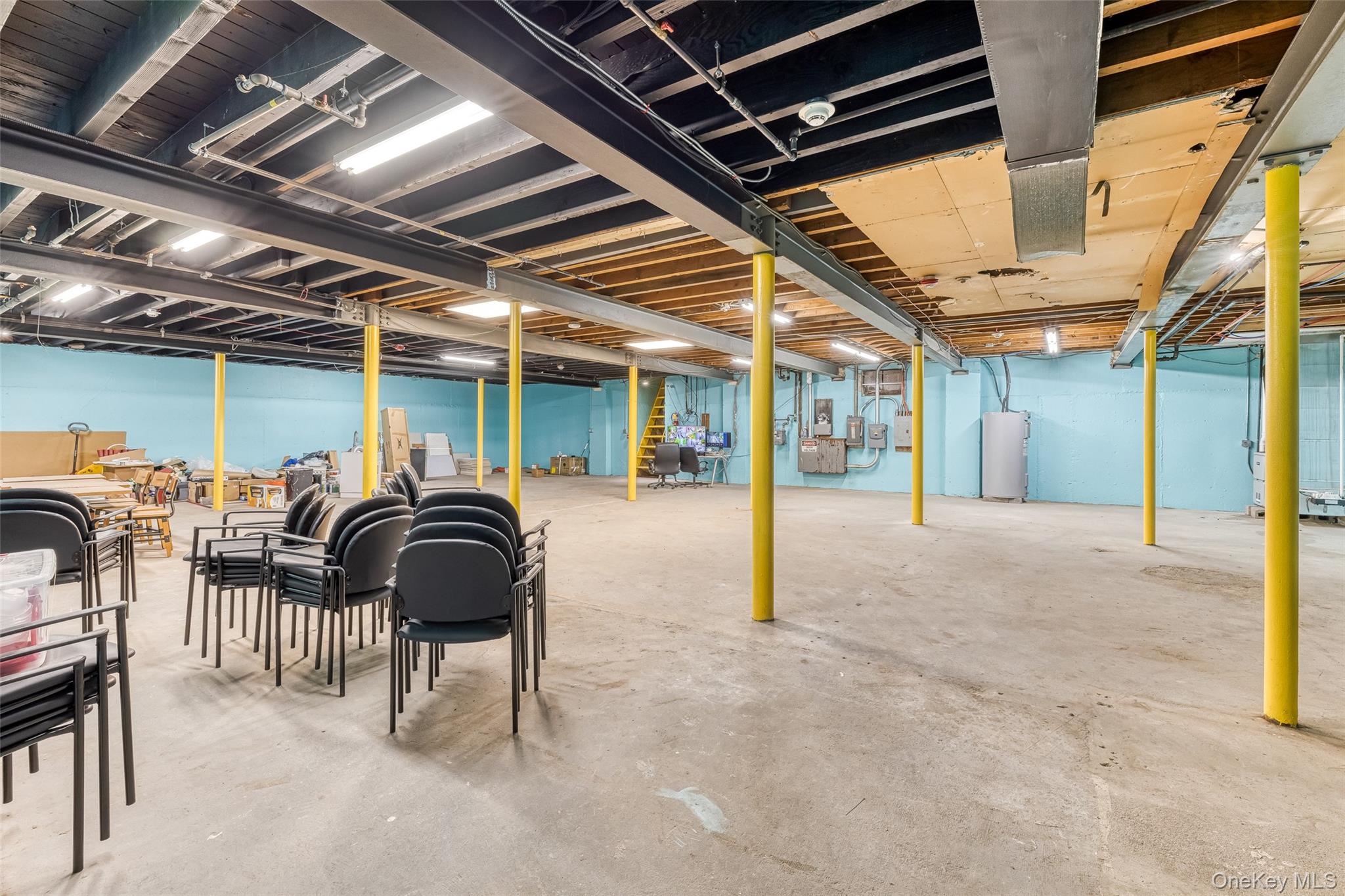 27 Post Avenue, Westbury, NY 11590