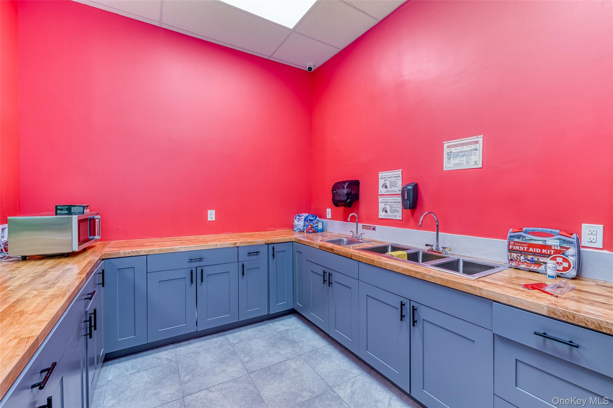 27 Post Avenue, Westbury, NY 11590