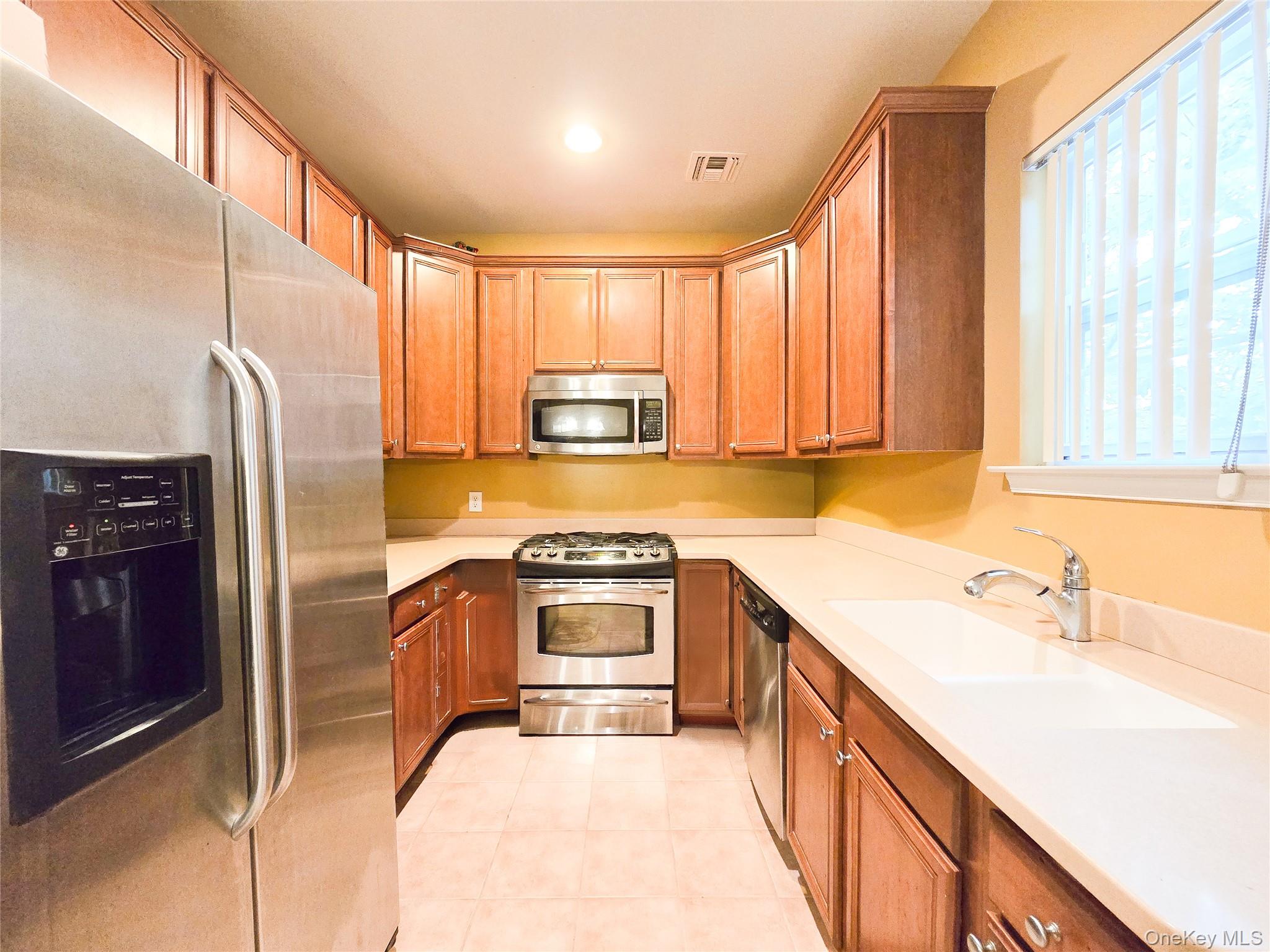 31 Stahlman Lane, Patchogue, NY 11772