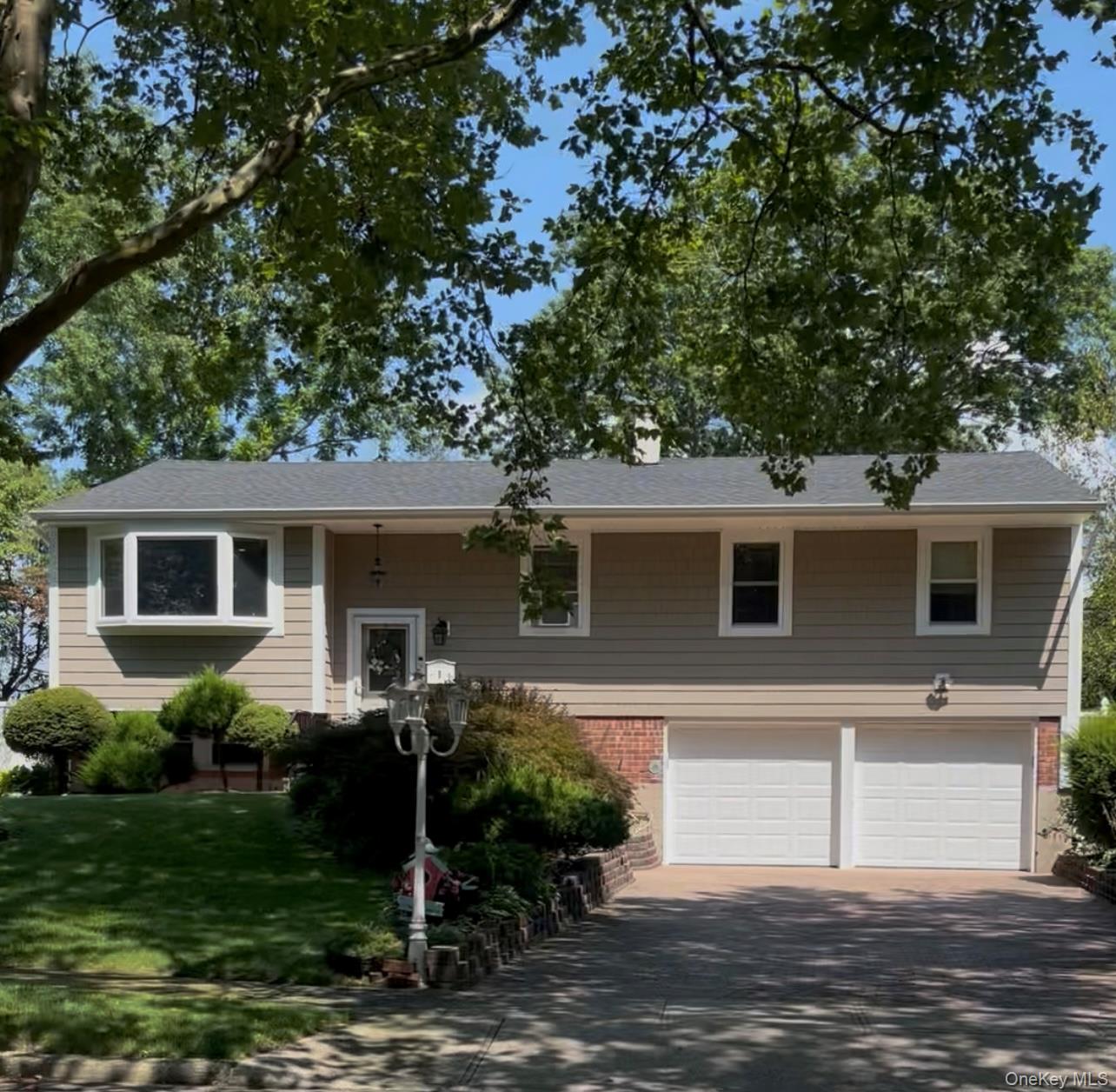 5 Dewey Road, Commack, NY 11725
