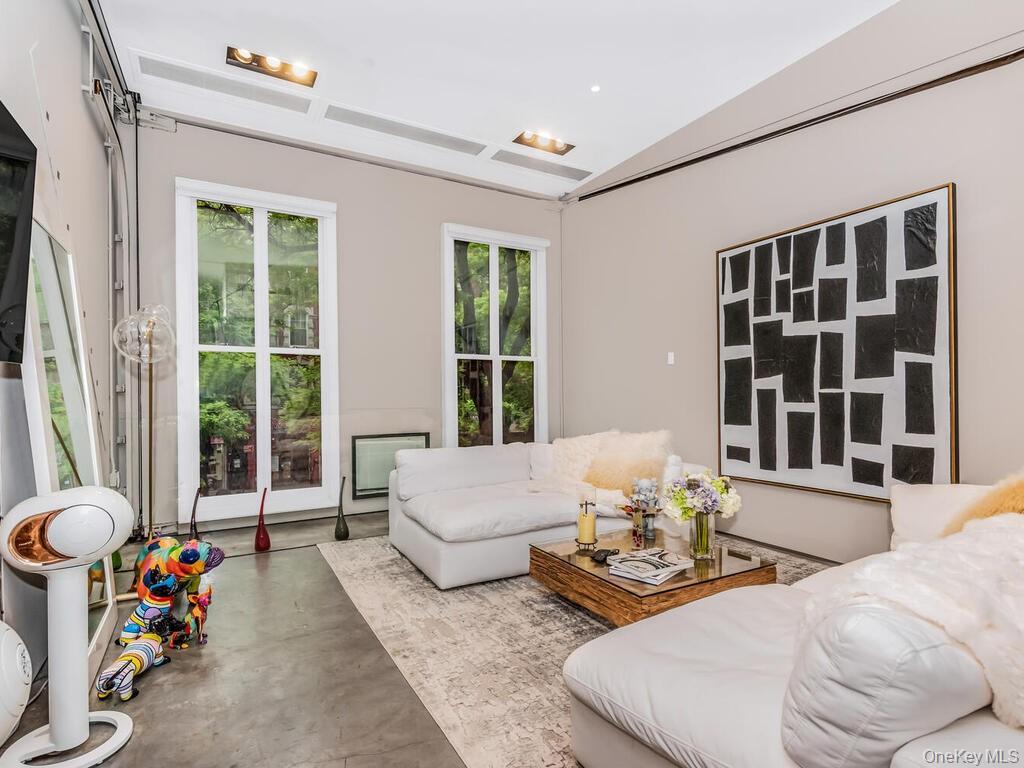 224 E 14th Street # 1, New York (Manhattan), NY 10003