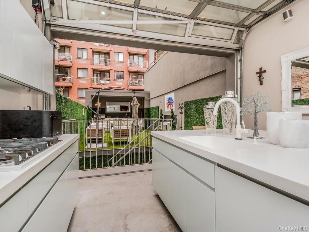 224 E 14th Street # 1, New York (Manhattan), NY 10003