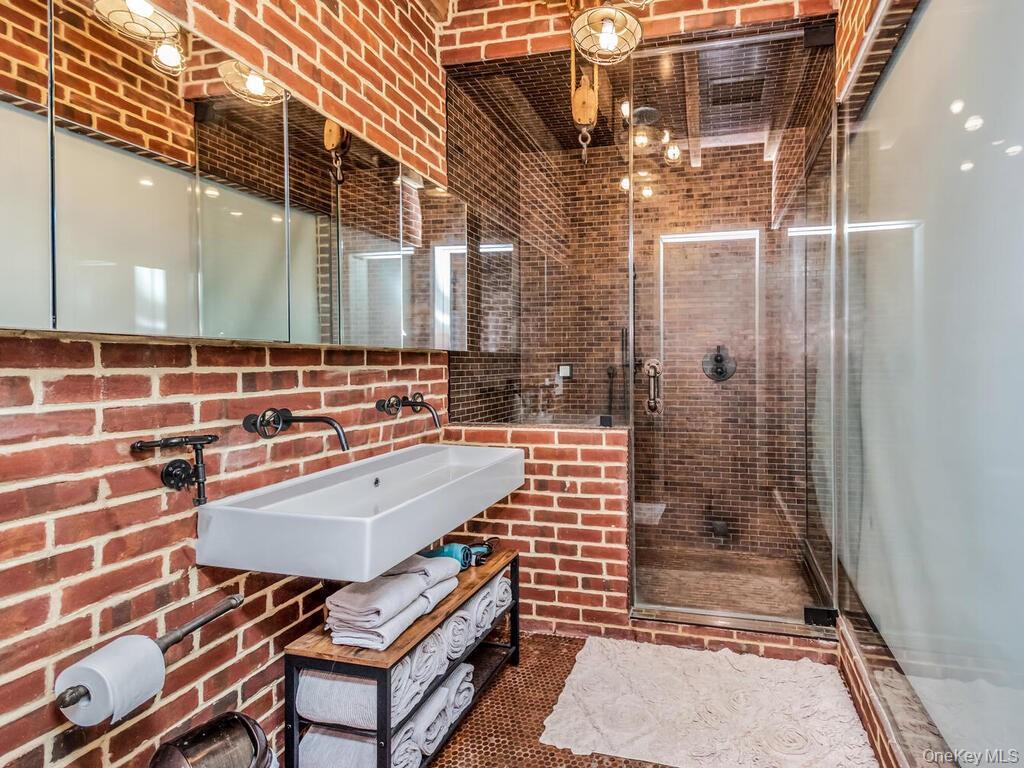 224 E 14th Street # 1, New York (Manhattan), NY 10003