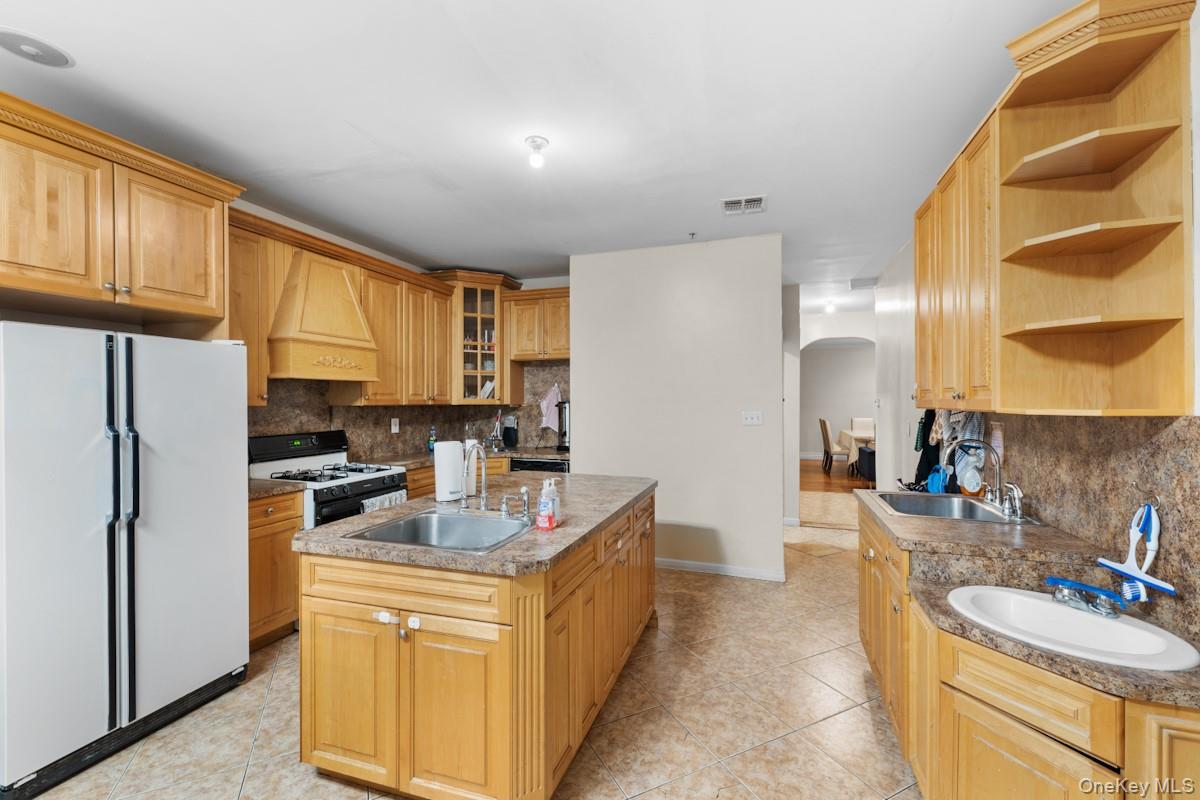 141 Blauvelt Road # 103, Monsey, NY 10952