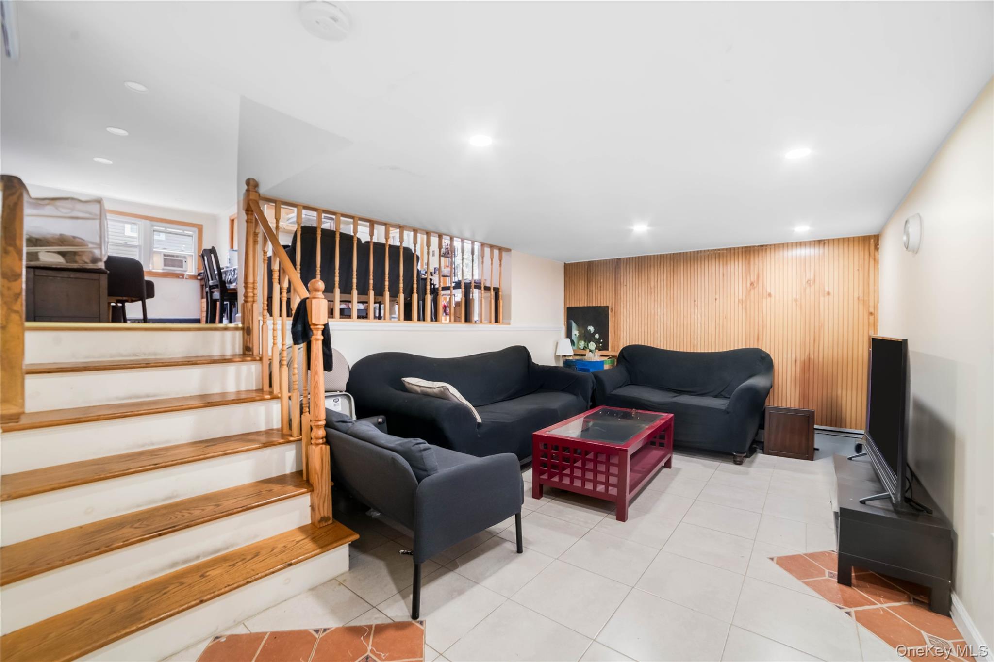 211 Cantiague Rock Road, Westbury, NY 11590