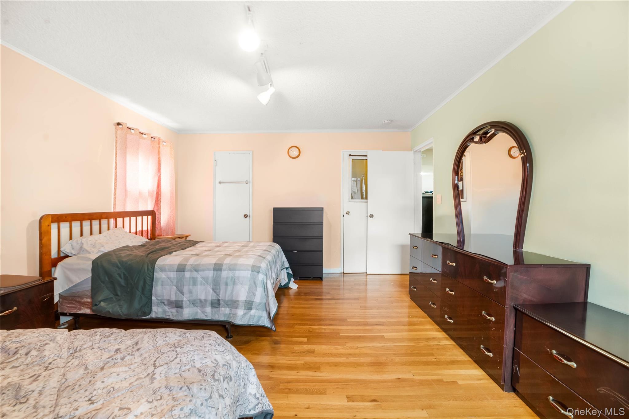 211 Cantiague Rock Road, Westbury, NY 11590