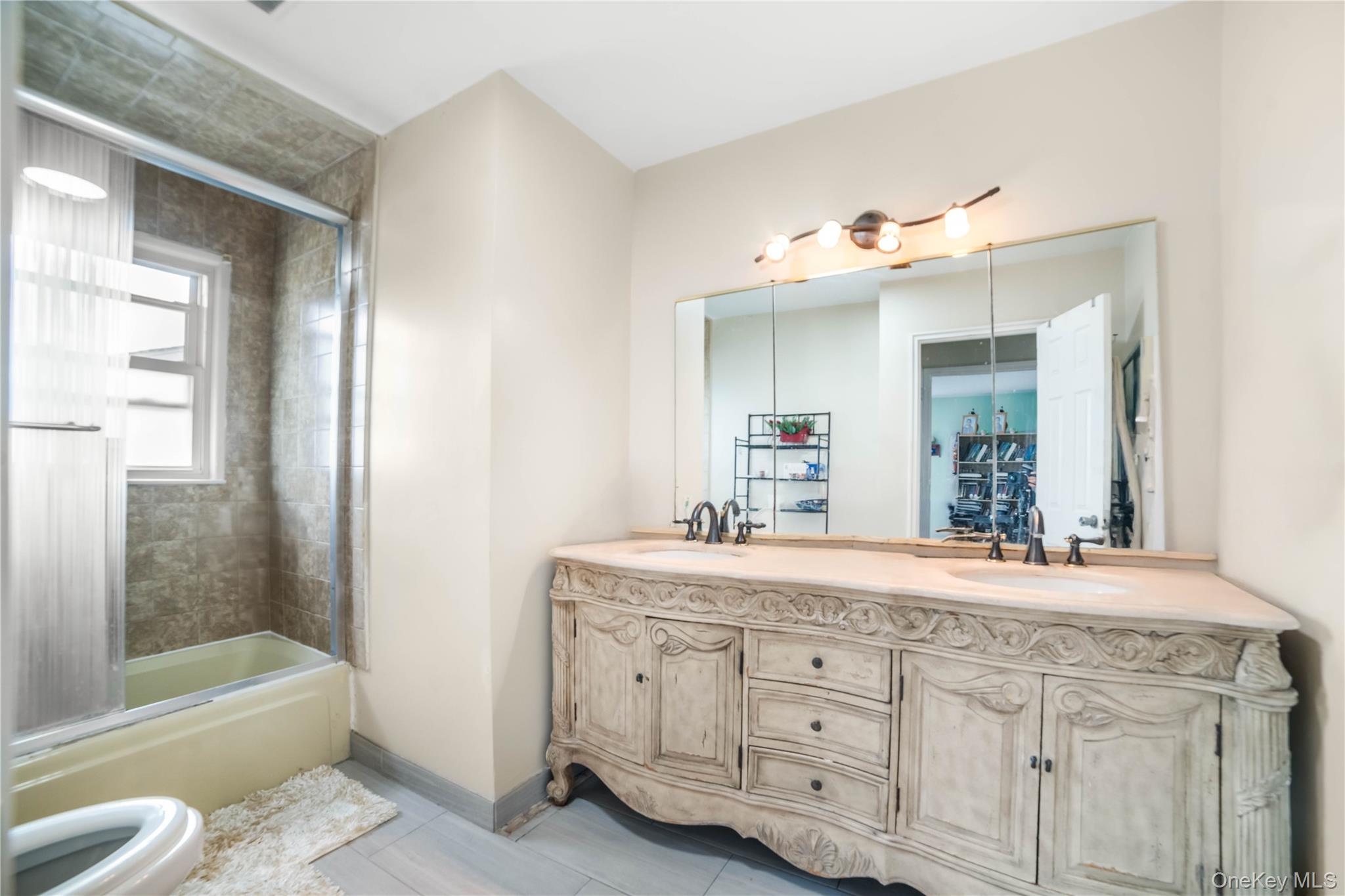 211 Cantiague Rock Road, Westbury, NY 11590