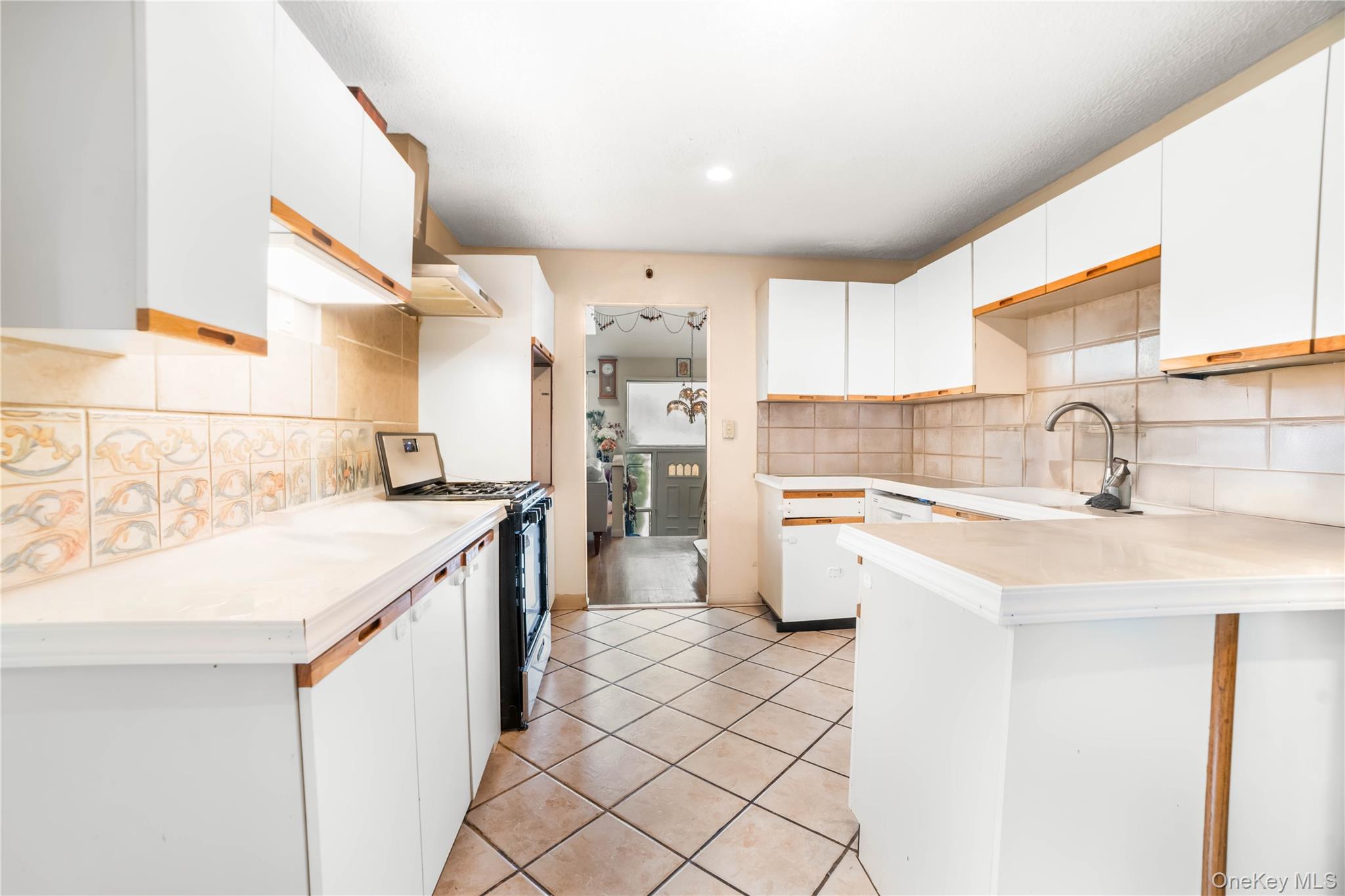 211 Cantiague Rock Road, Westbury, NY 11590