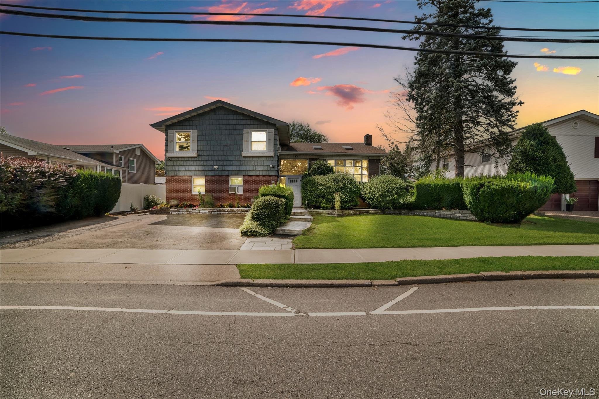 211 Cantiague Rock Road, Westbury, NY 11590