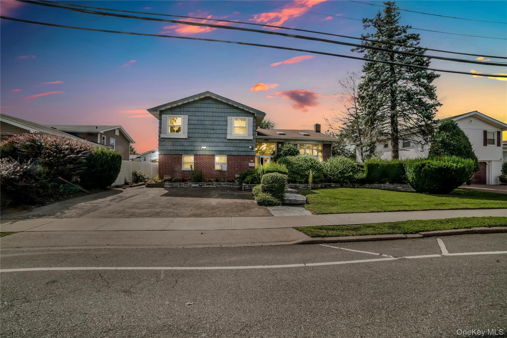 211 Cantiague Rock Road, Westbury, NY 11590