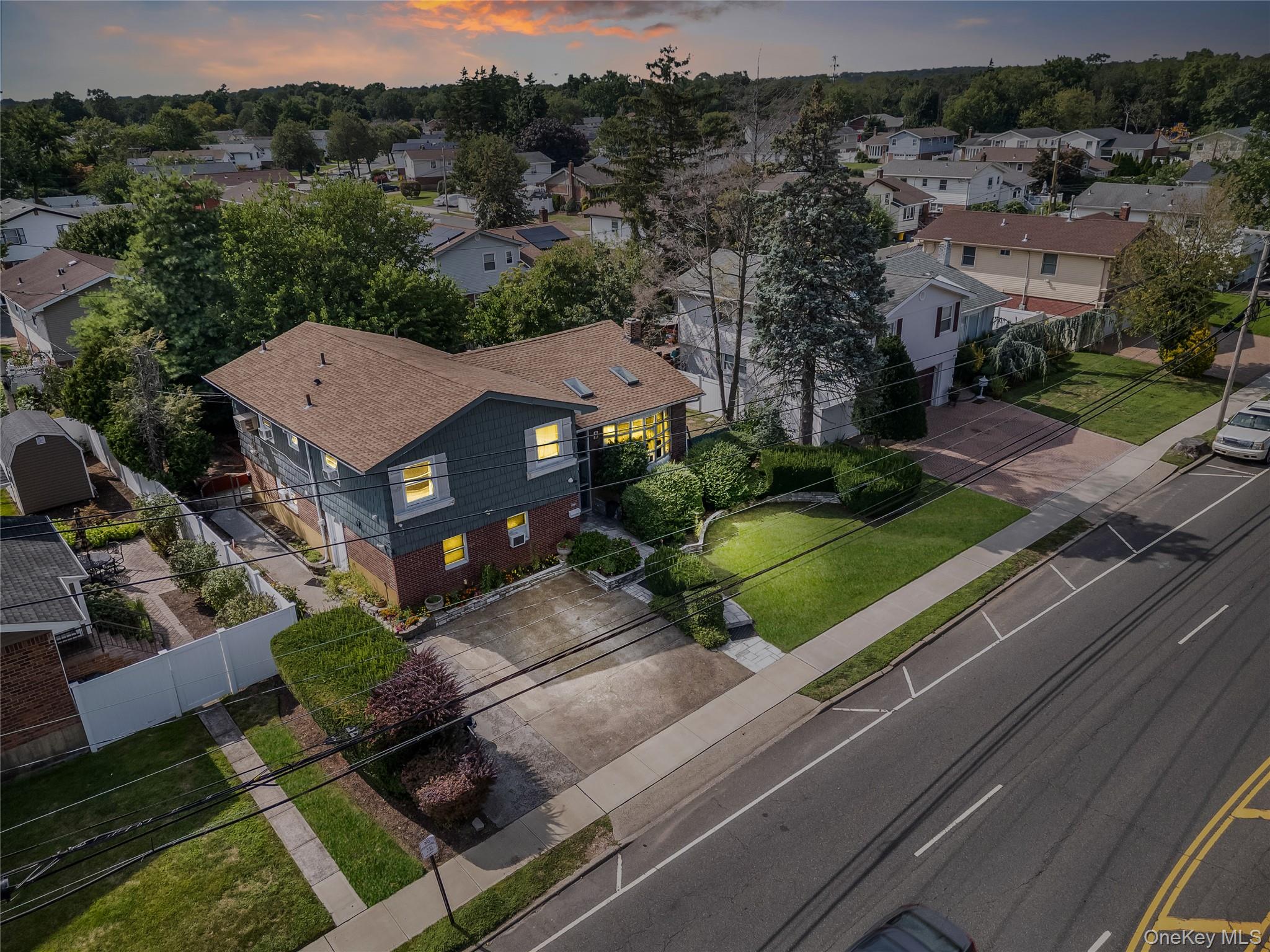 211 Cantiague Rock Road, Westbury, NY 11590